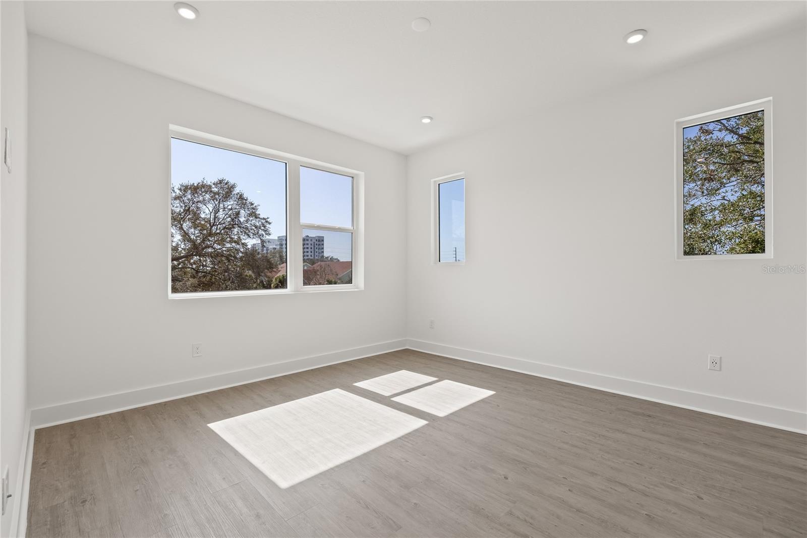 Image 27 of 43 For 301 15th Street N