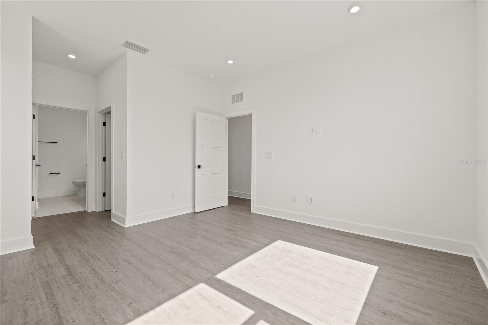 Image 28 of 43 For 301 15th Street N