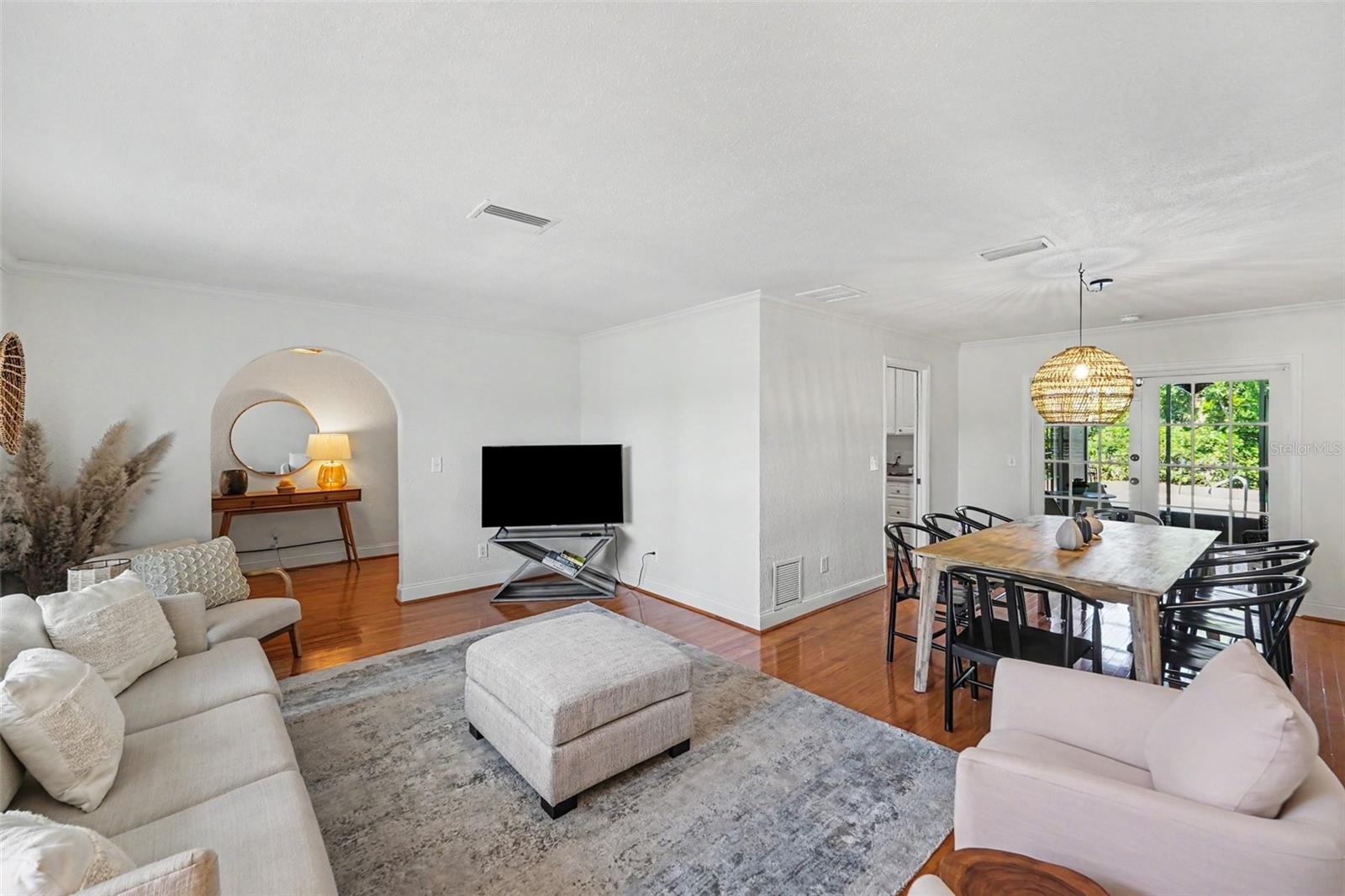 Image 12 of 27 For 10392 136th Street