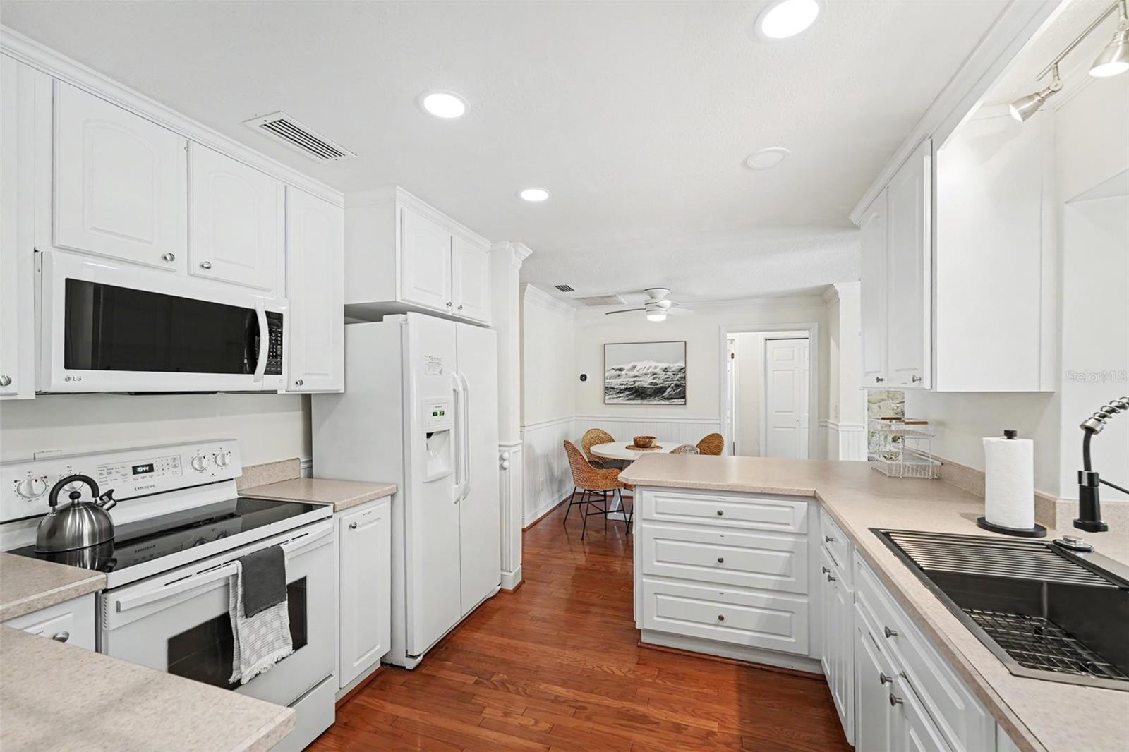 Image 14 of 27 For 10392 136th Street