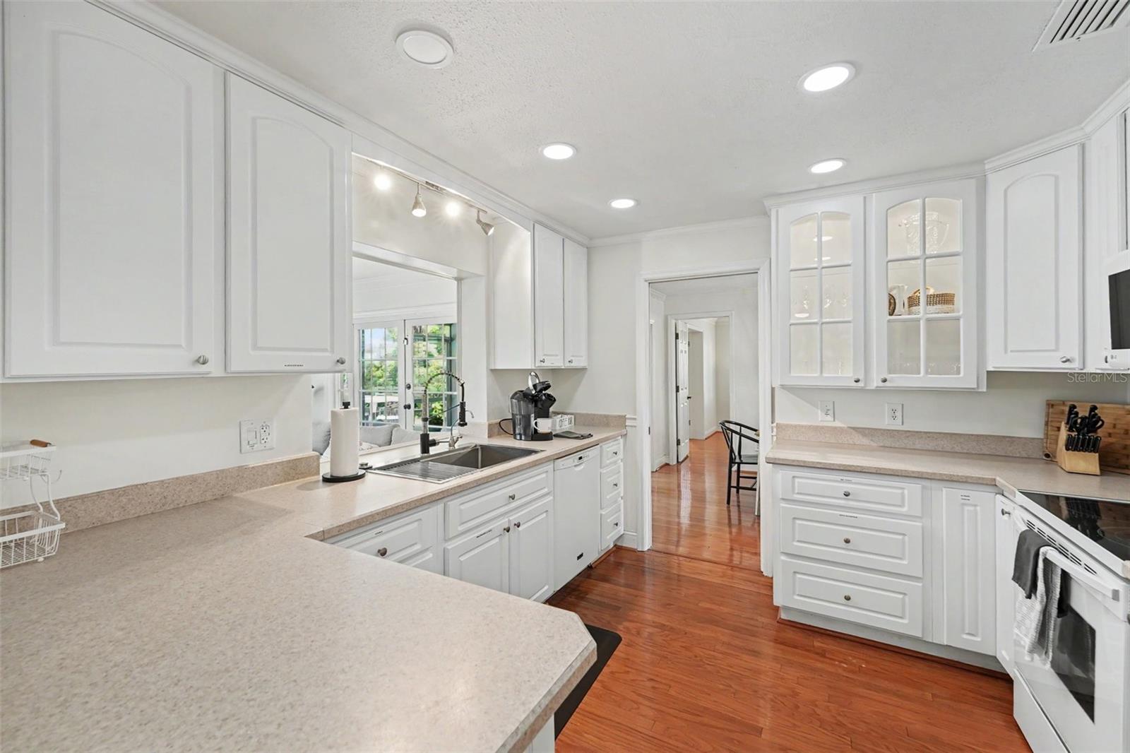 Image 15 of 27 For 10392 136th Street