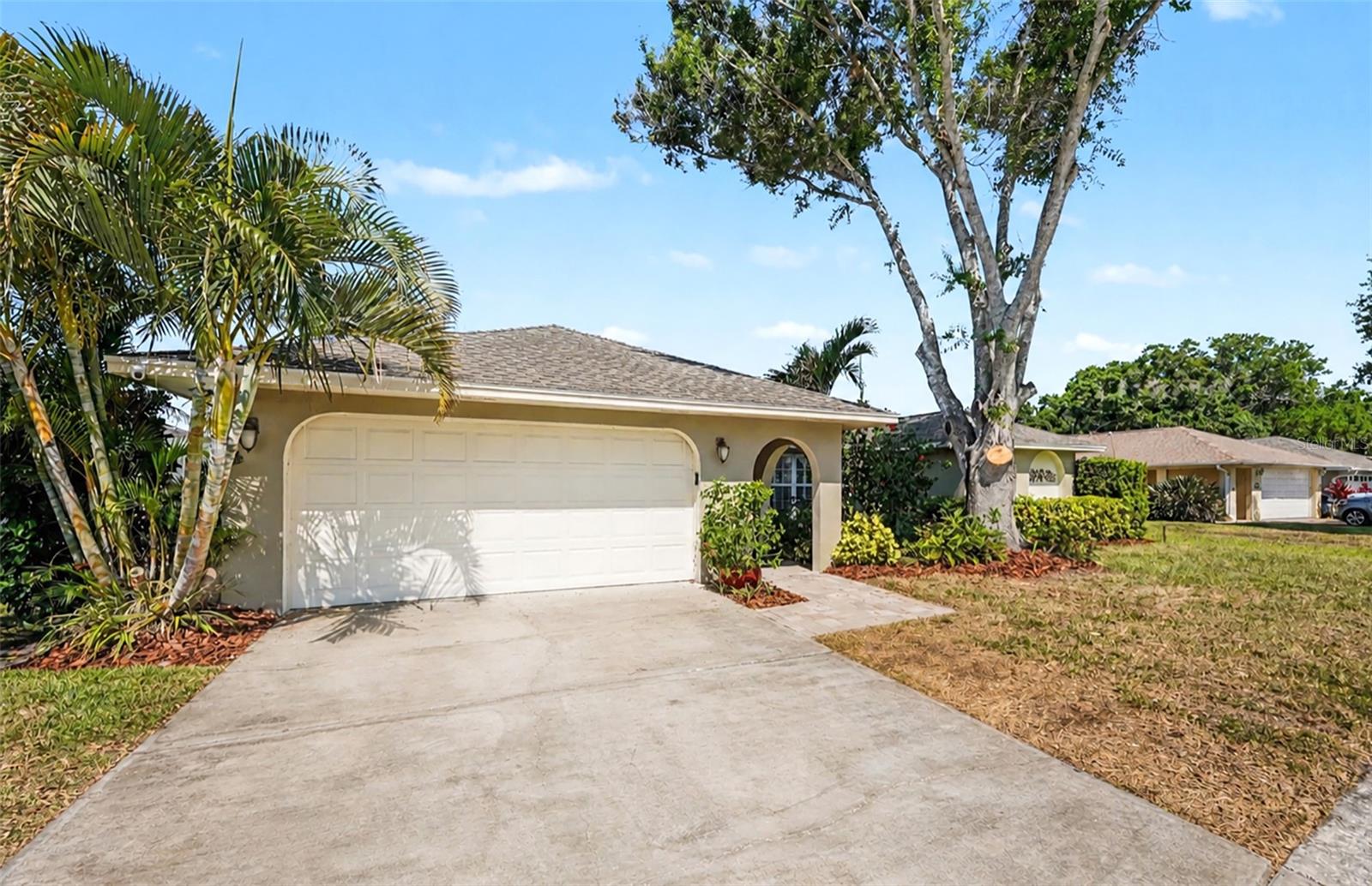 Image 4 of 27 For 10392 136th Street