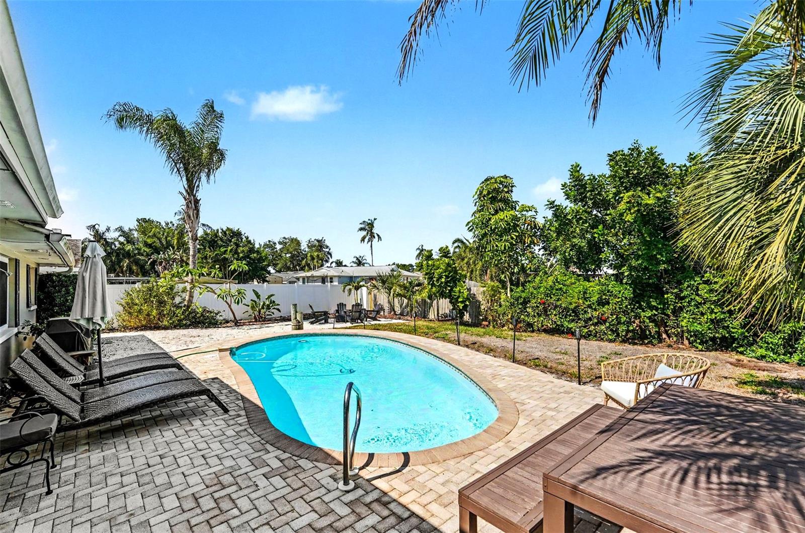 Image 5 of 27 For 10392 136th Street