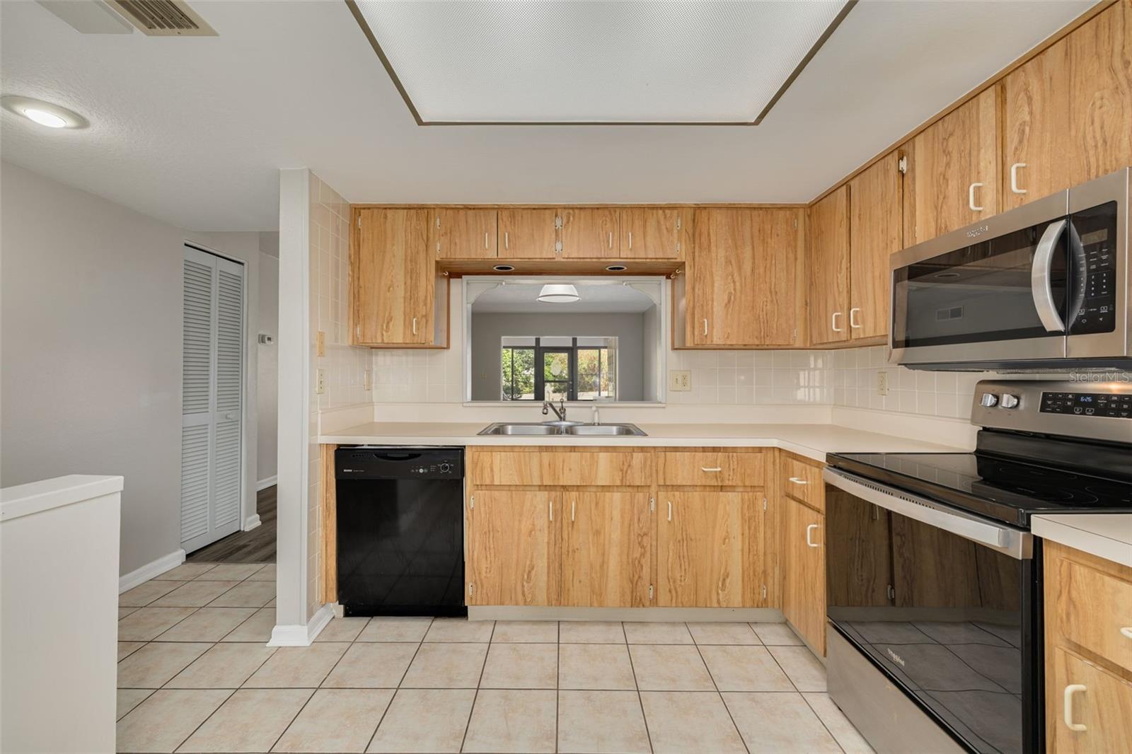 Image 9 of 31 For 3590 Magnolia Ridge Circle C-1103