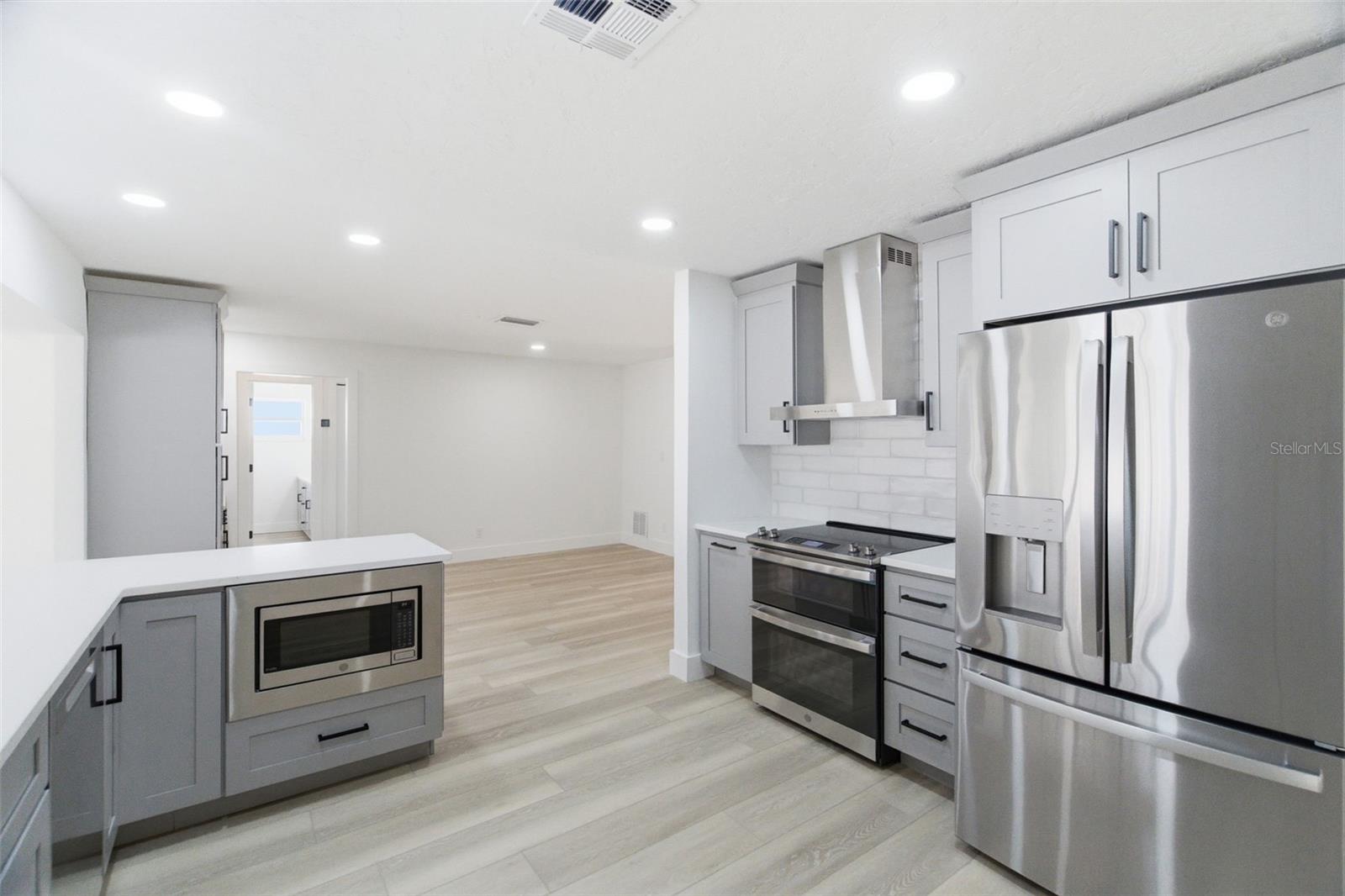 Listing photo id 8 for 1200 80th St S