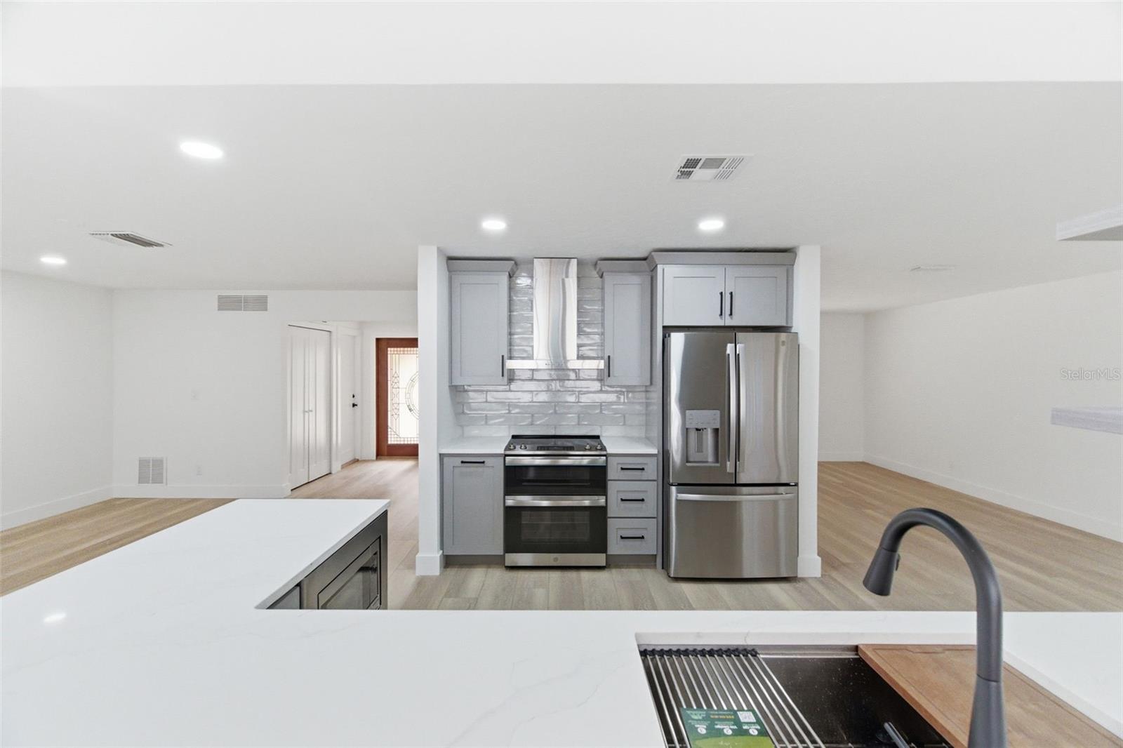 Listing photo id 10 for 1200 80th St S