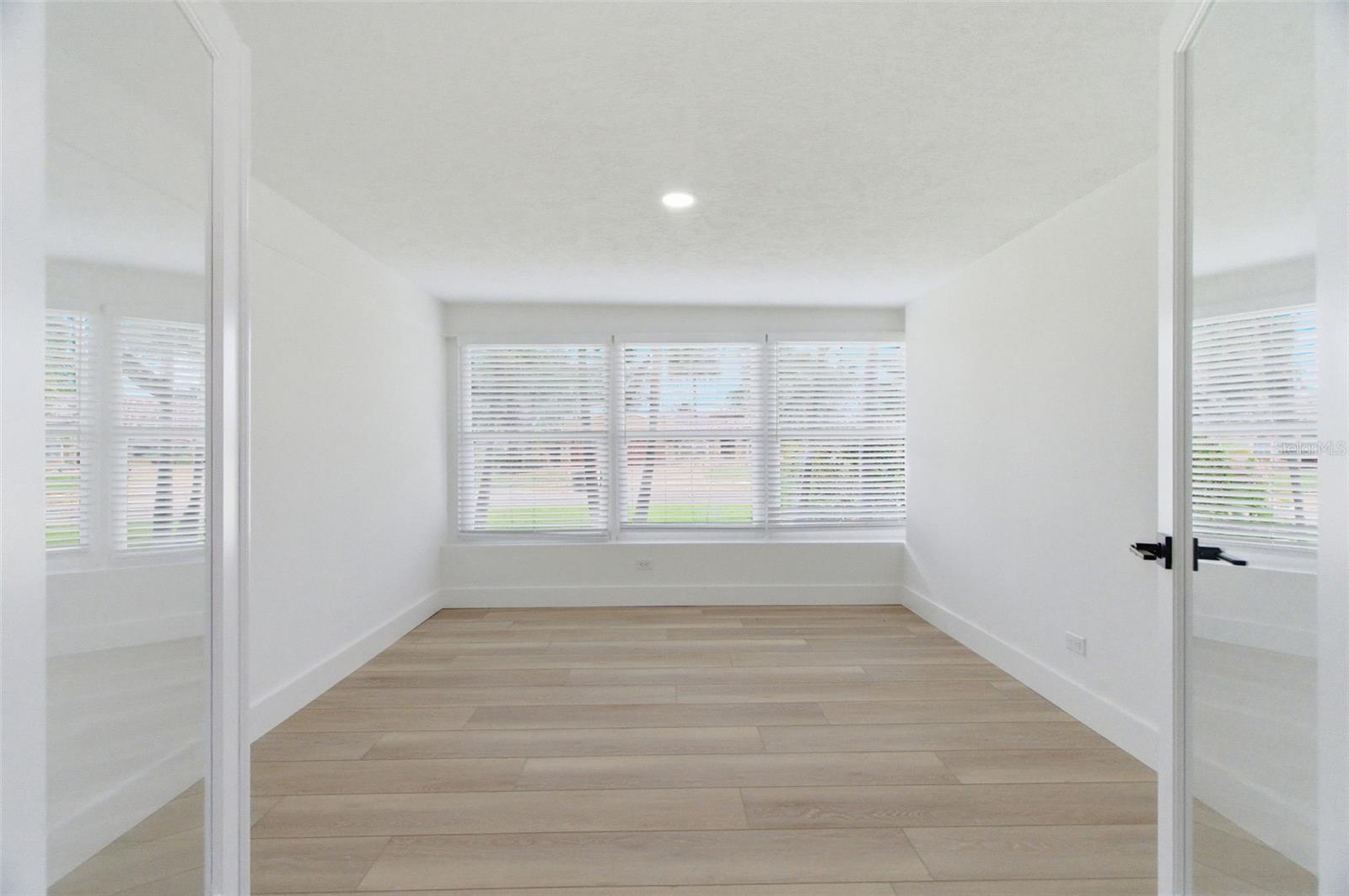 Listing photo id 20 for 1200 80th St S