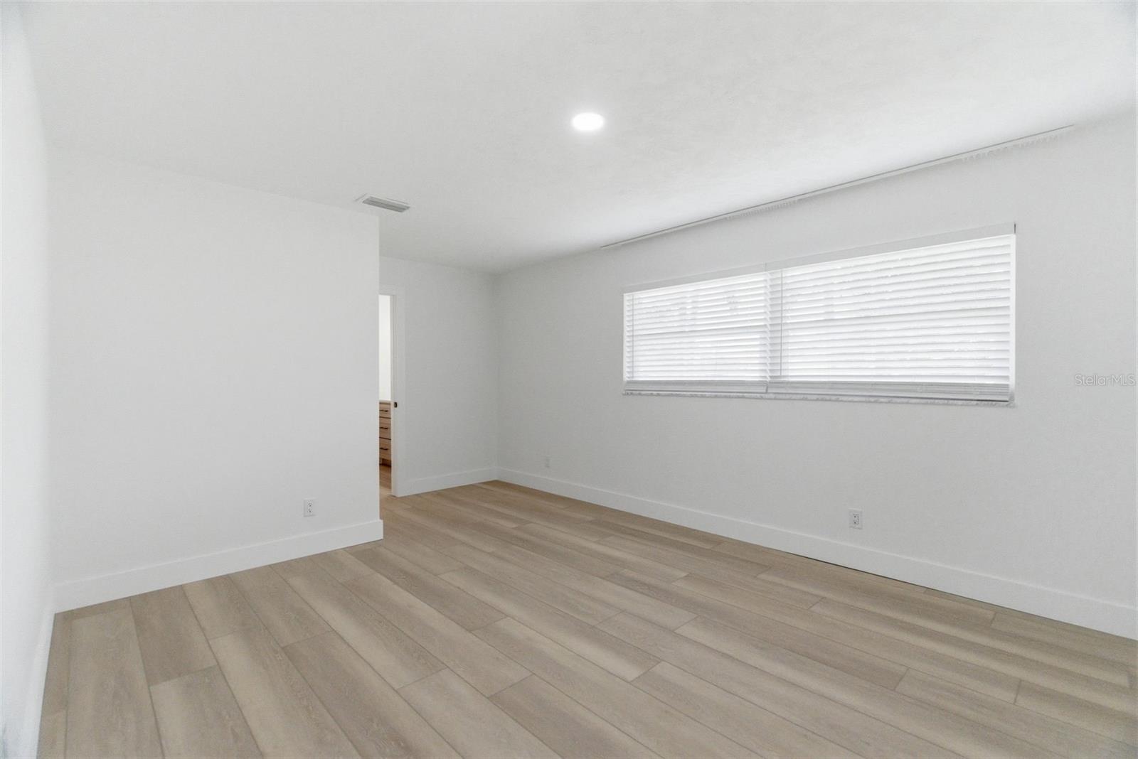 Listing photo id 24 for 1200 80th St S