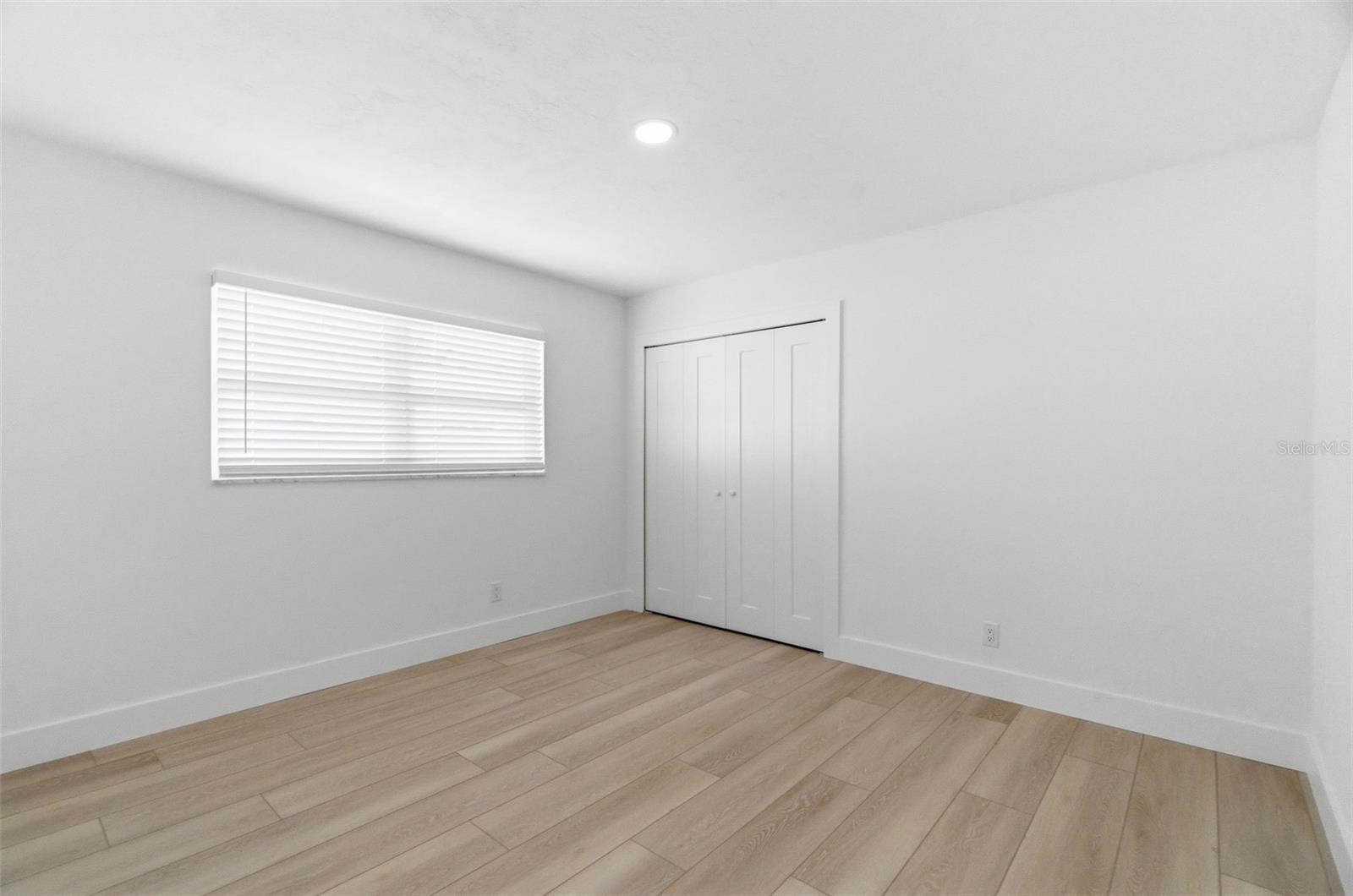 Listing photo id 33 for 1200 80th St S