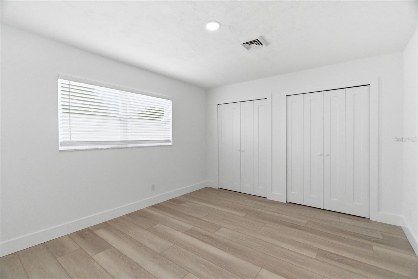 Listing photo id 35 for 1200 80th St S