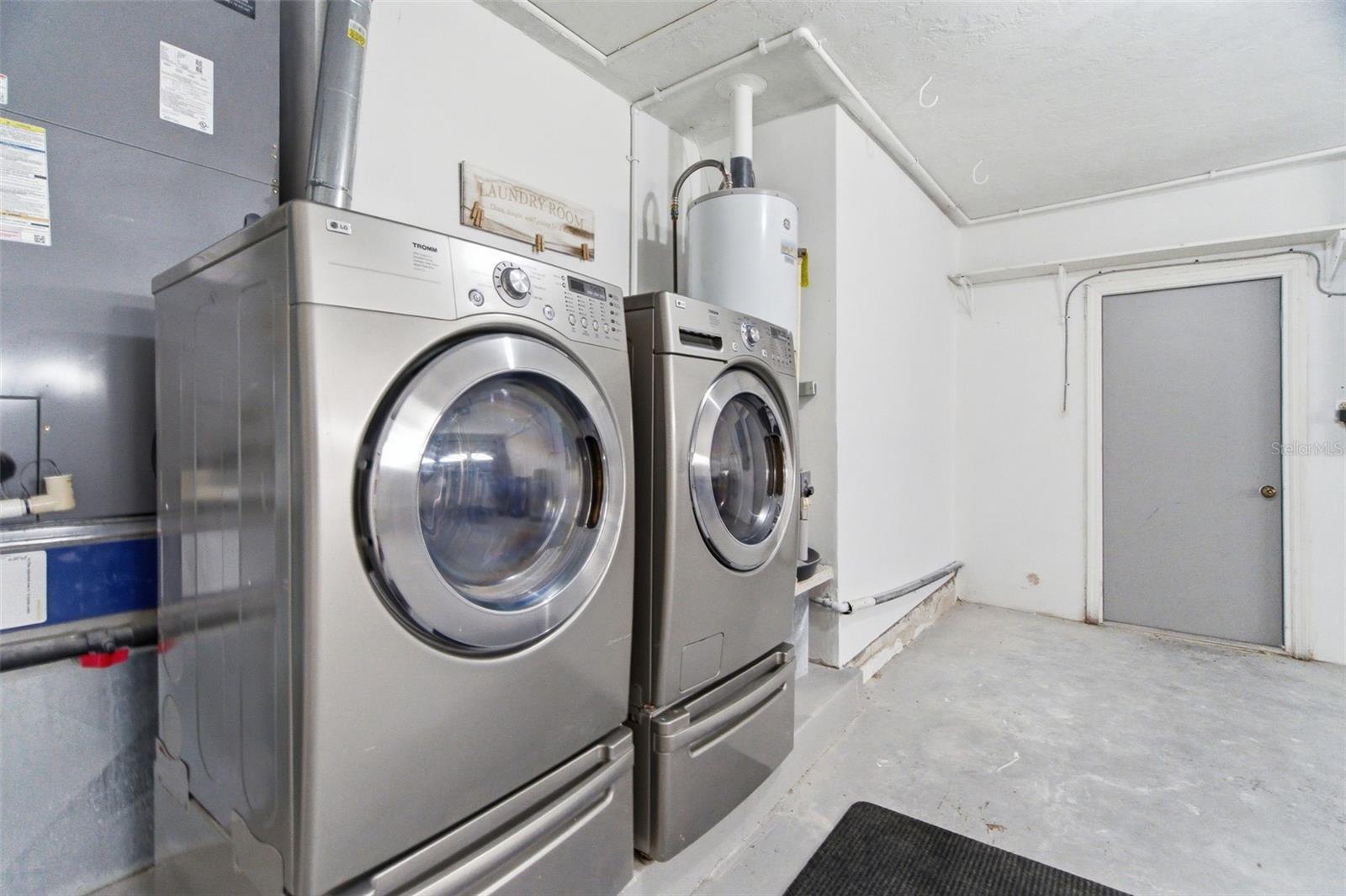 Listing photo id 43 for 1200 80th St S