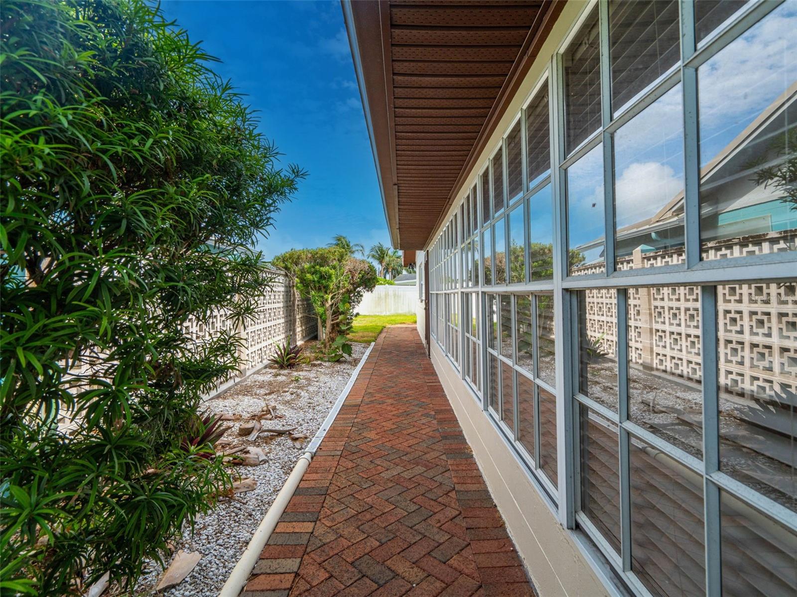 Listing photo id 47 for 1200 80th St S