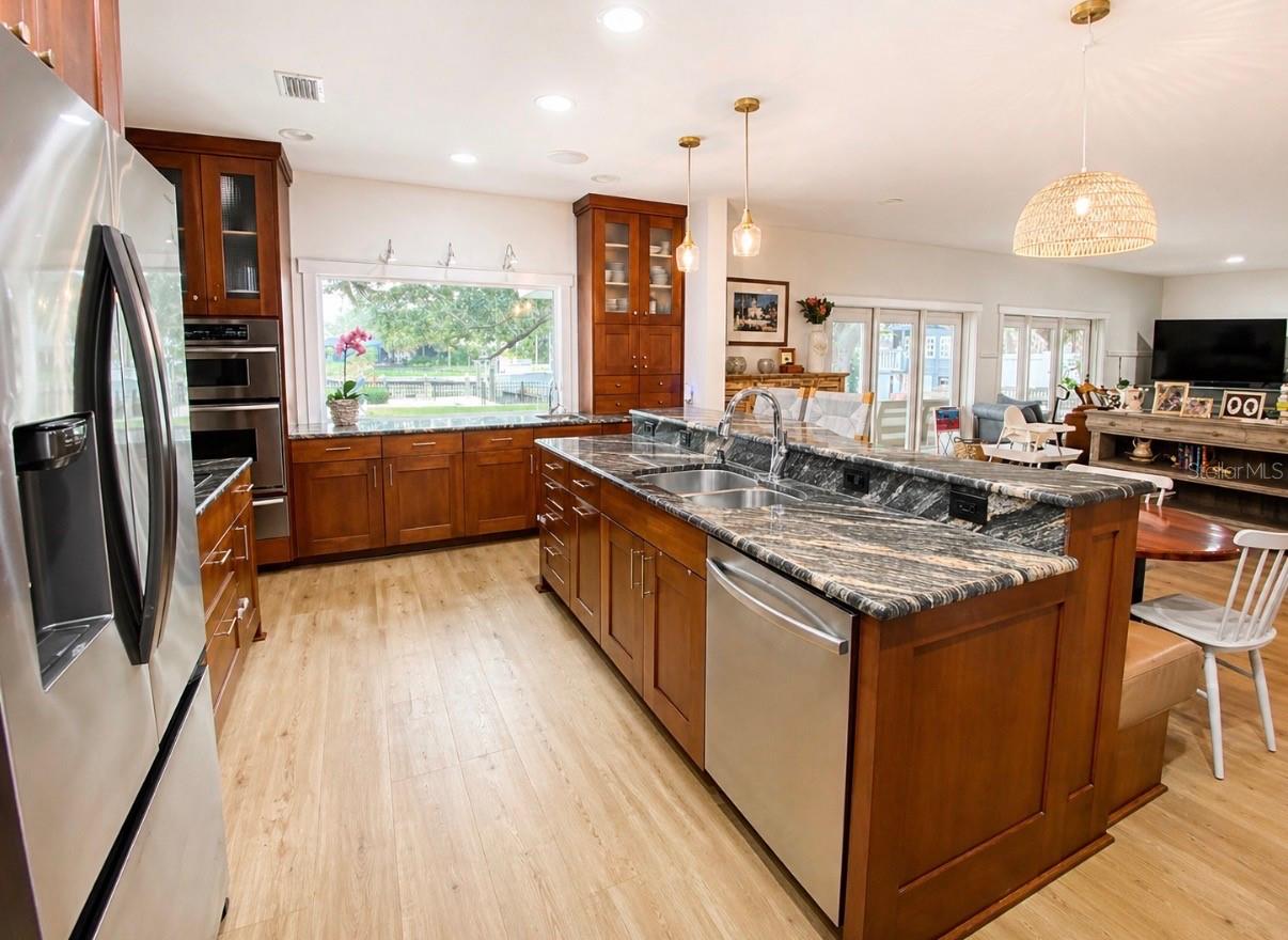 Listing photo id 20 for 3301 Maple Street Ne