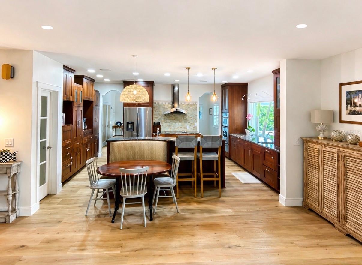 Listing photo id 21 for 3301 Maple Street Ne