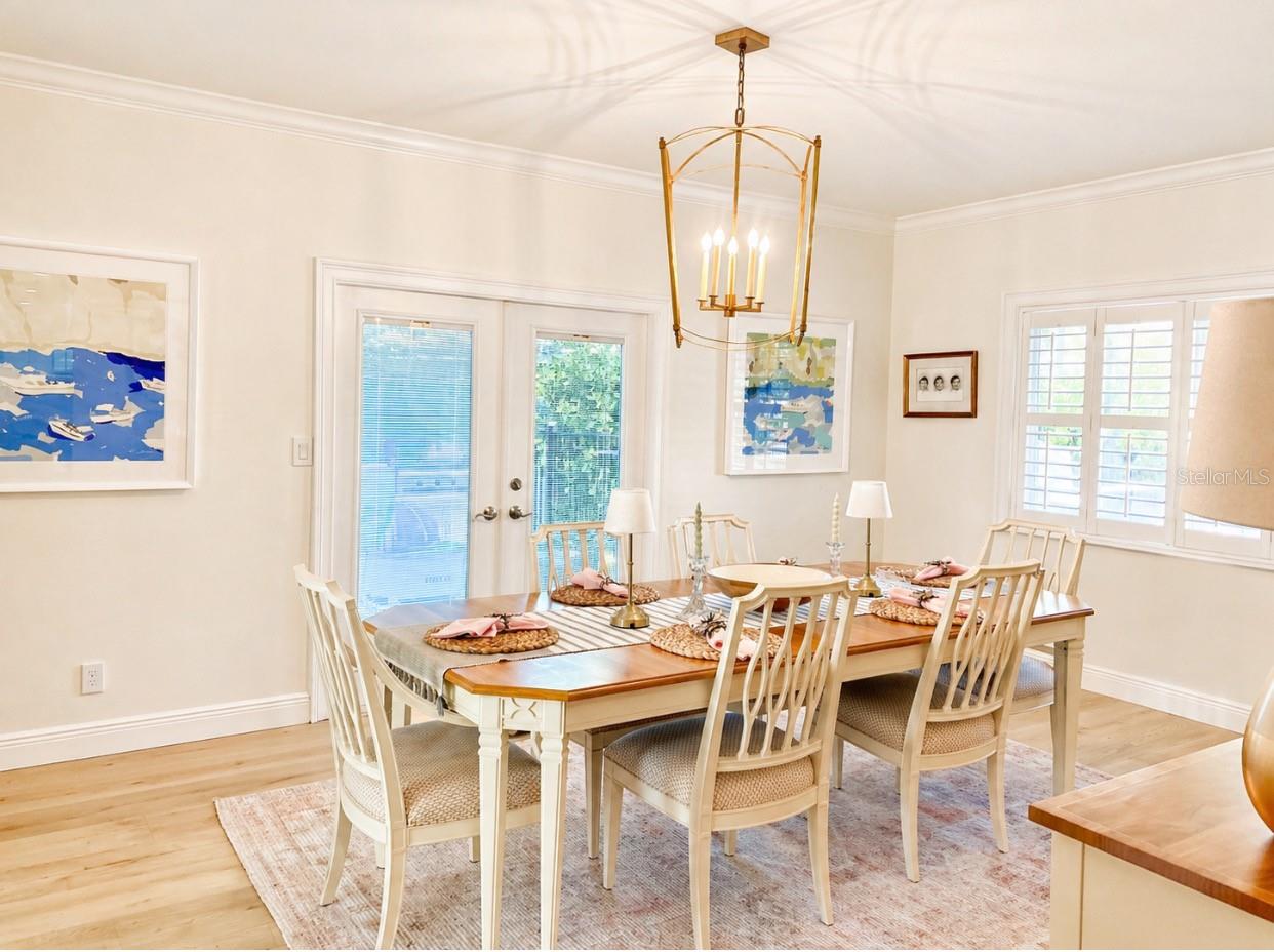 Listing photo id 22 for 3301 Maple Street Ne
