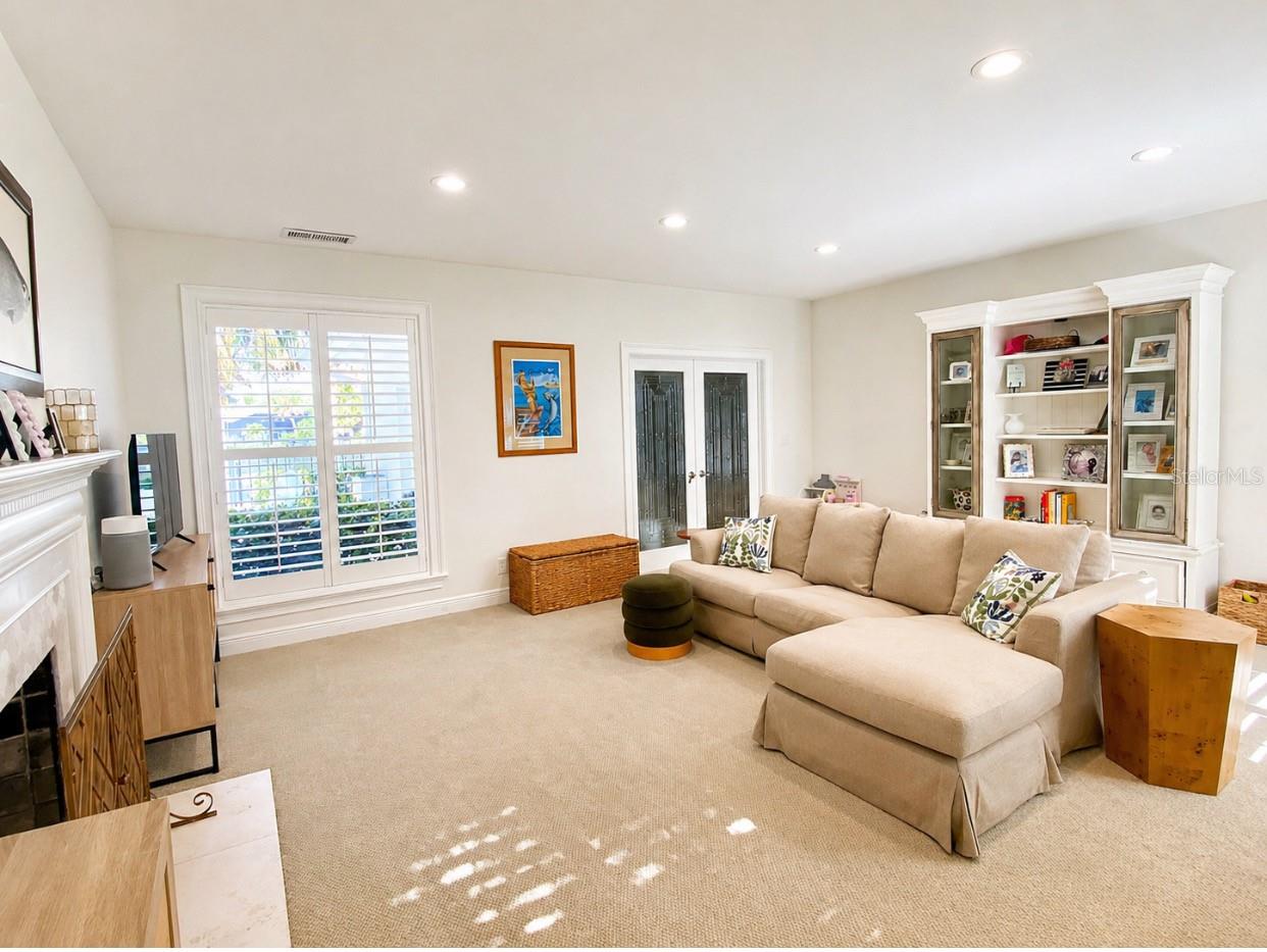 Listing photo id 24 for 3301 Maple Street Ne