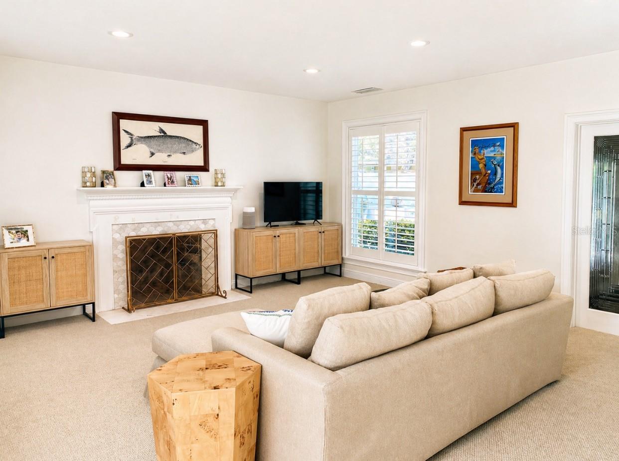 Listing photo id 25 for 3301 Maple Street Ne