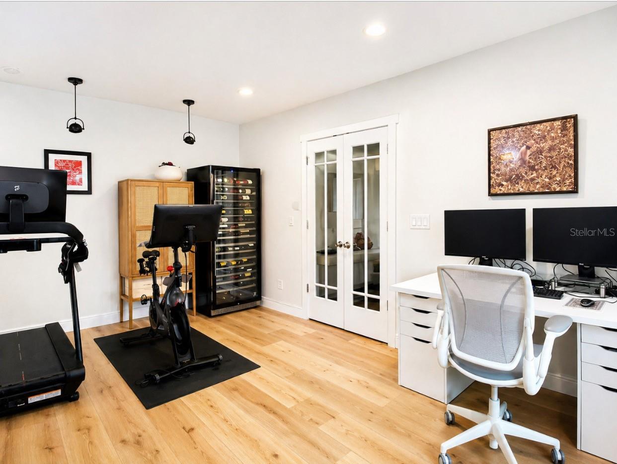 Listing photo id 26 for 3301 Maple Street Ne