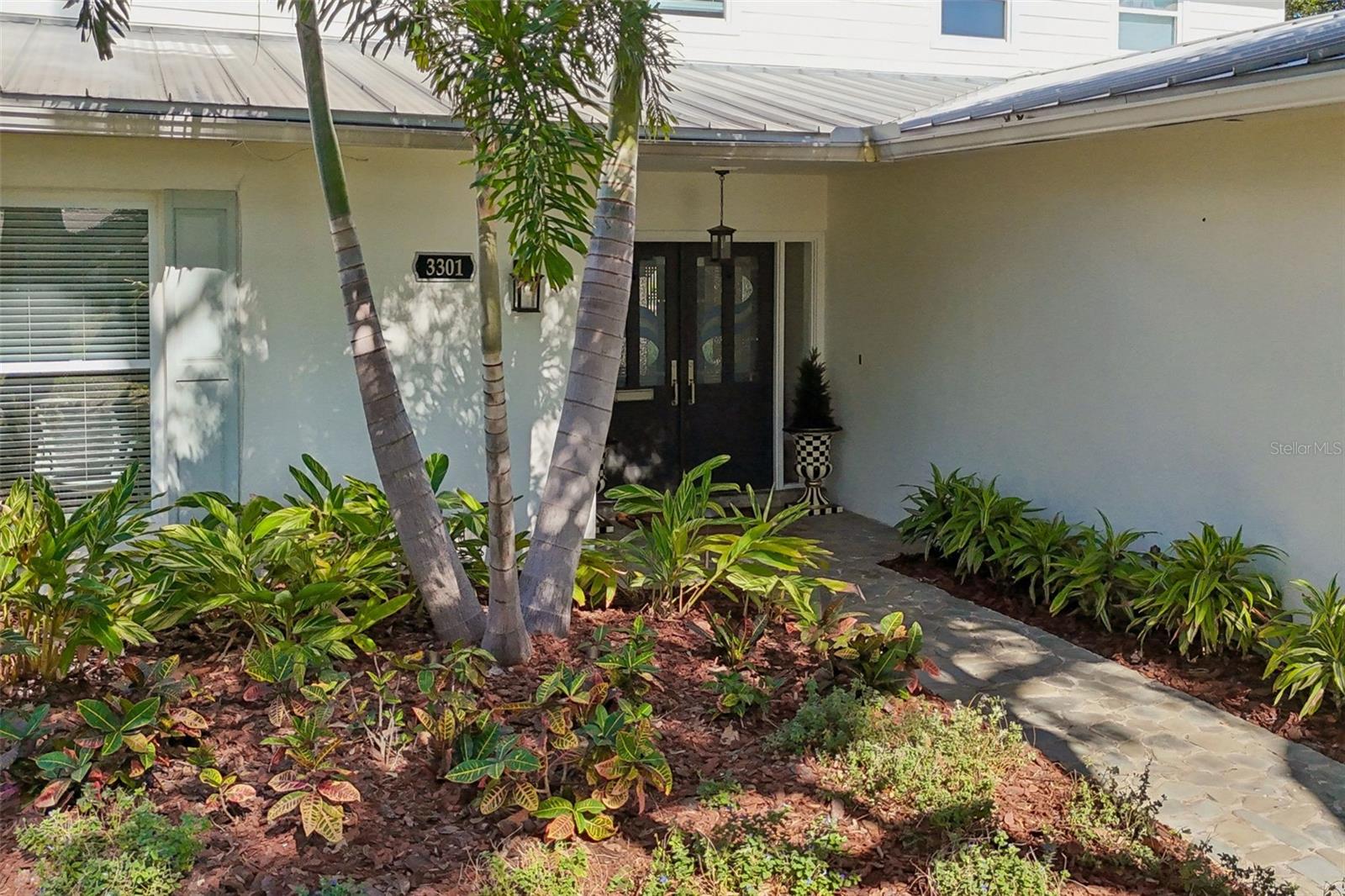 Listing photo id 1 for 3301 Maple Street Ne
