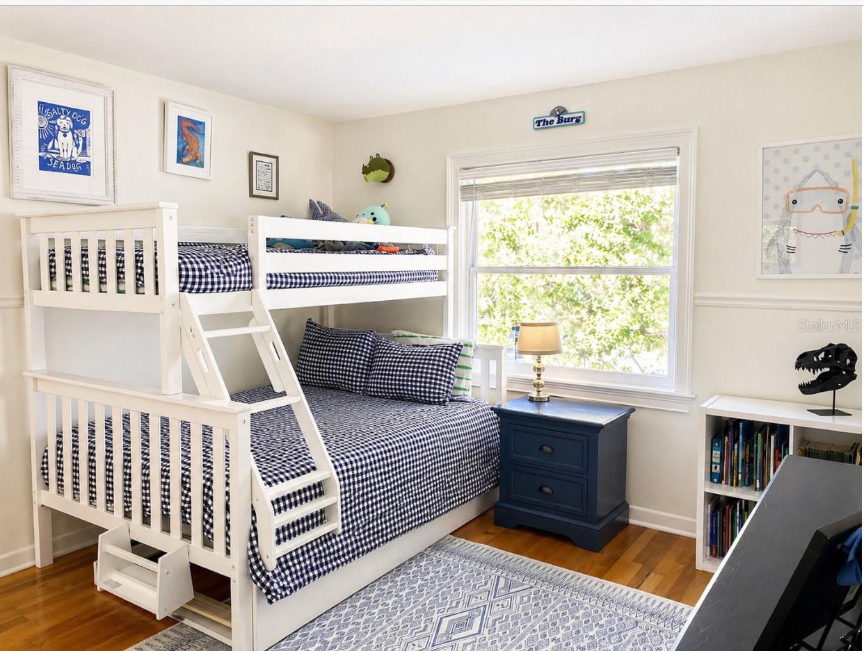Listing photo id 29 for 3301 Maple Street Ne