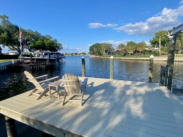 Listing photo id 2 for 3301 Maple Street Ne