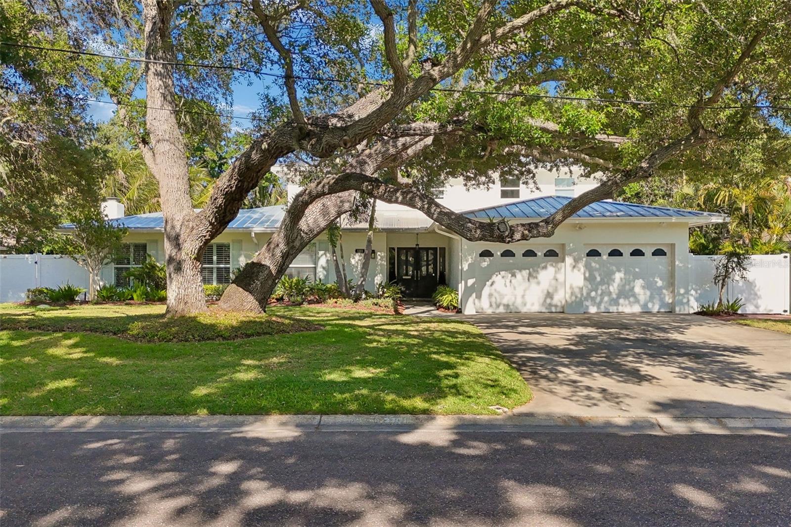 Listing photo id 39 for 3301 Maple Street Ne