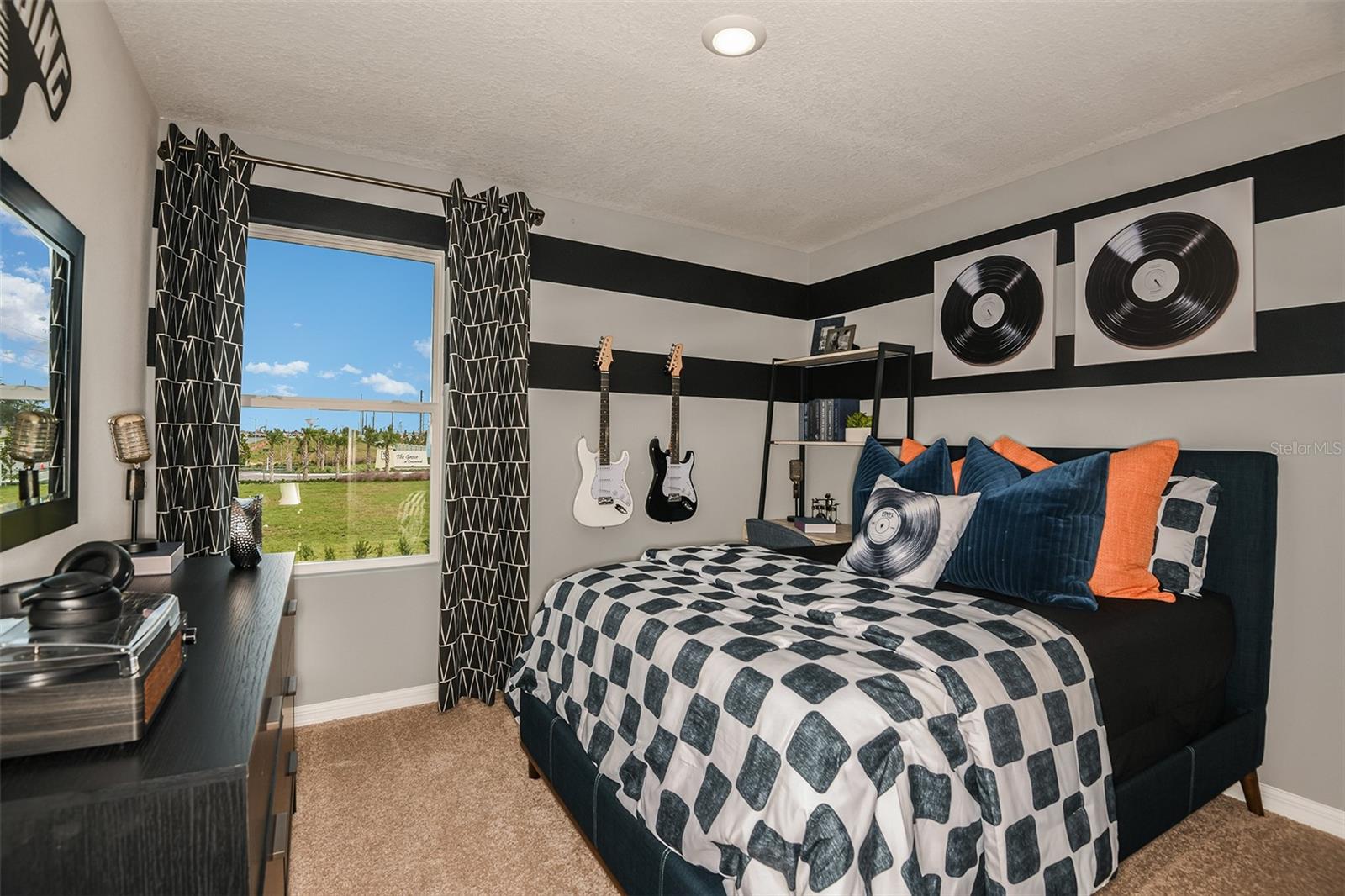 Image 19 of 27 For 4234 Hillock Boulevard
