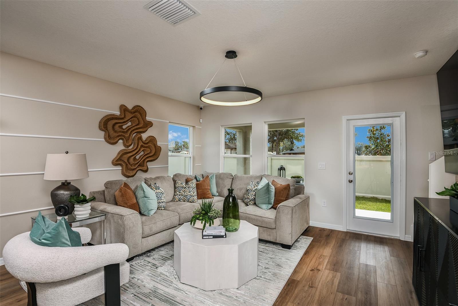 Image 3 of 27 For 4234 Hillock Boulevard