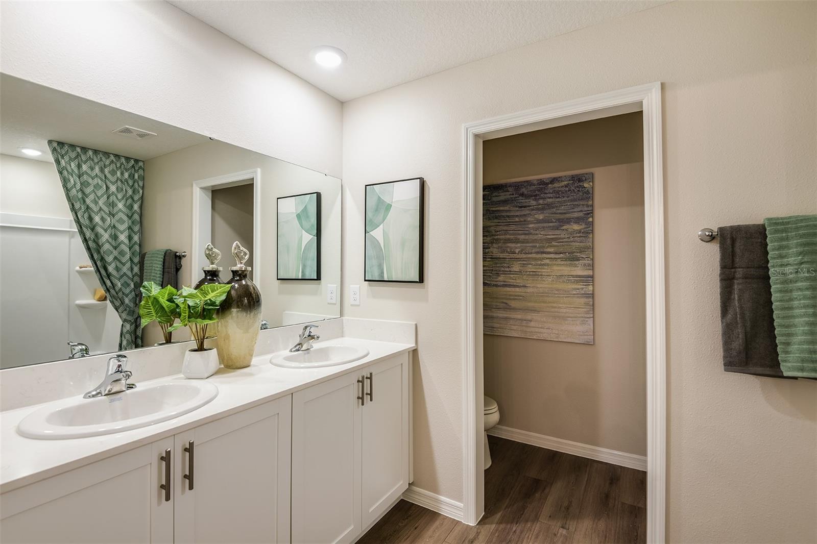 Image 7 of 27 For 4234 Hillock Boulevard