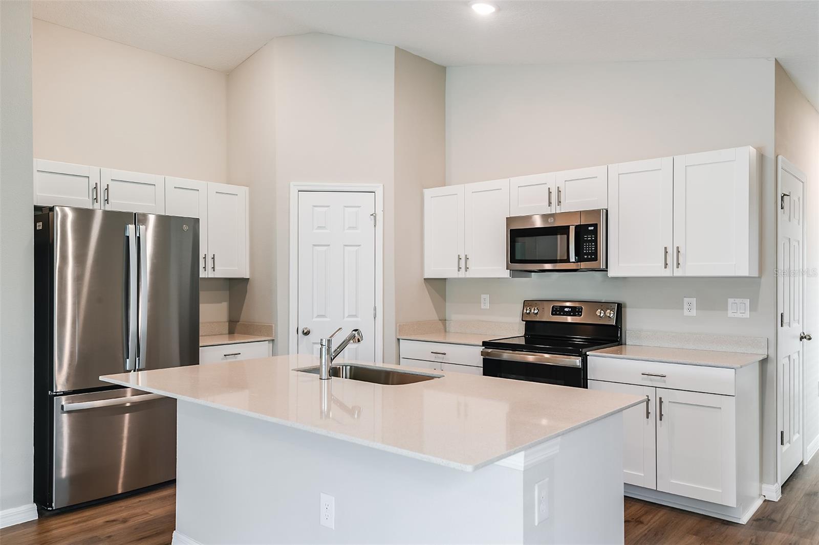 Listing photo id 9 for 5393 San Pietro Drive