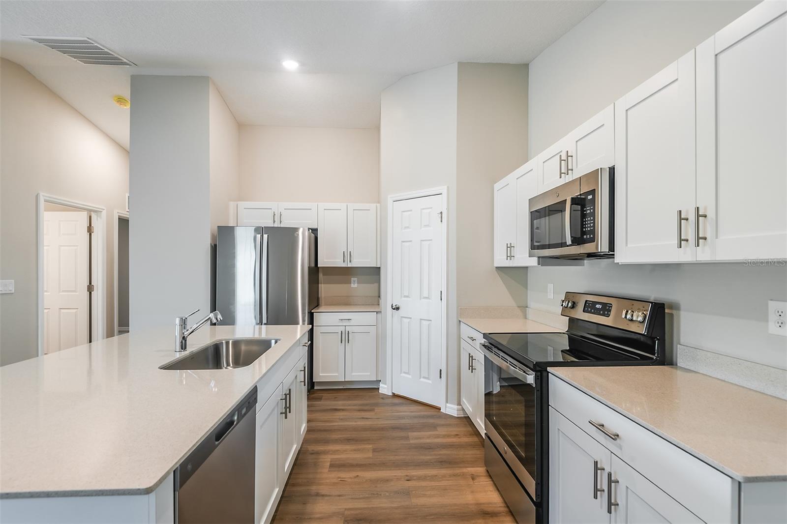 Listing photo id 10 for 5393 San Pietro Drive