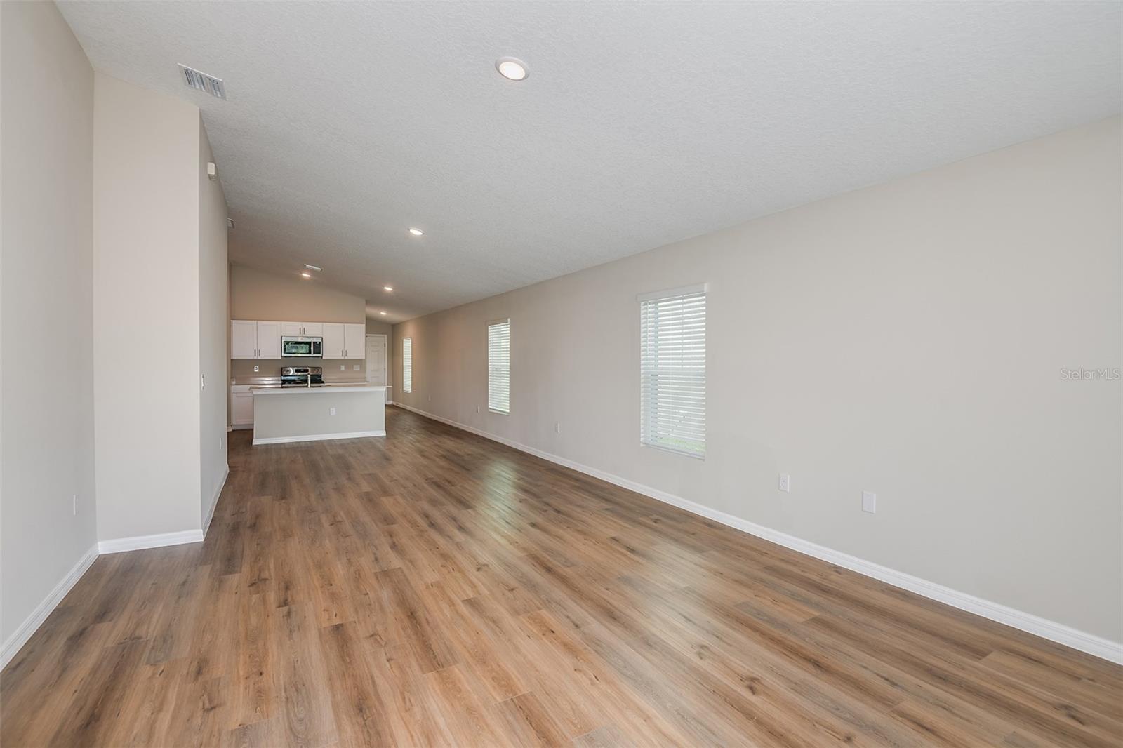 Listing photo id 12 for 5393 San Pietro Drive