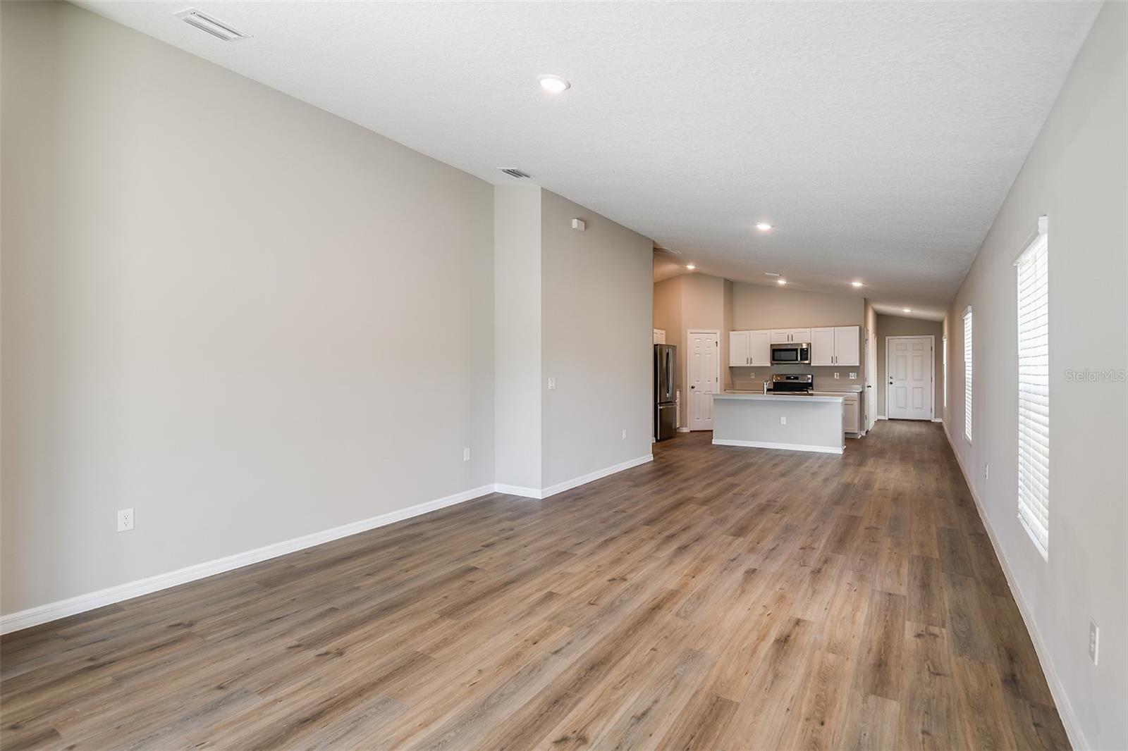 Listing photo id 13 for 5393 San Pietro Drive