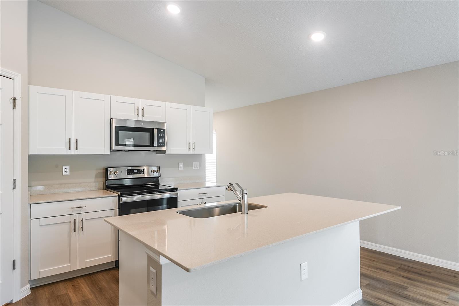 Listing photo id 0 for 5393 San Pietro Drive