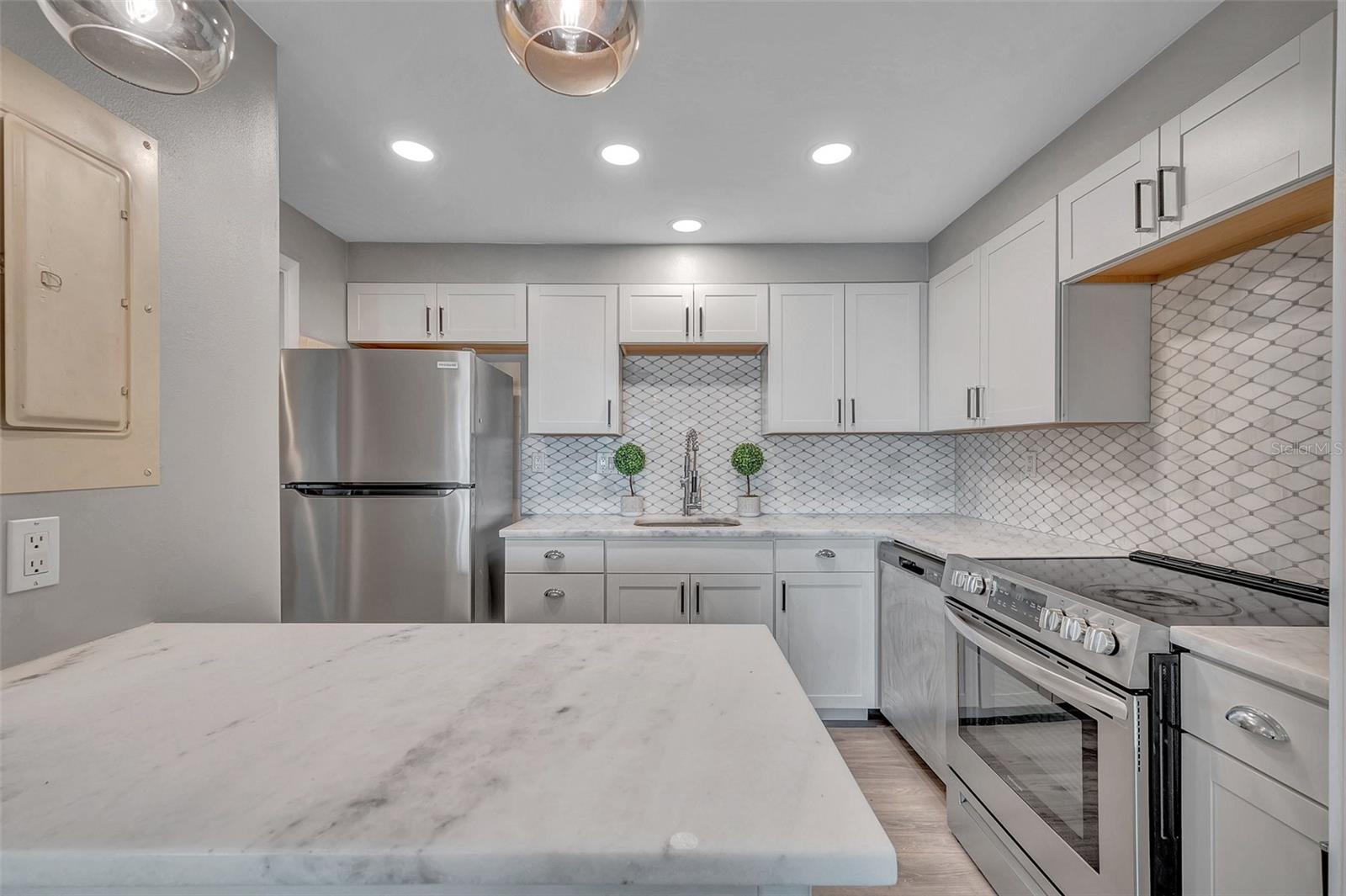 Image 11 of 51 For 400 64th Avenue 907 W