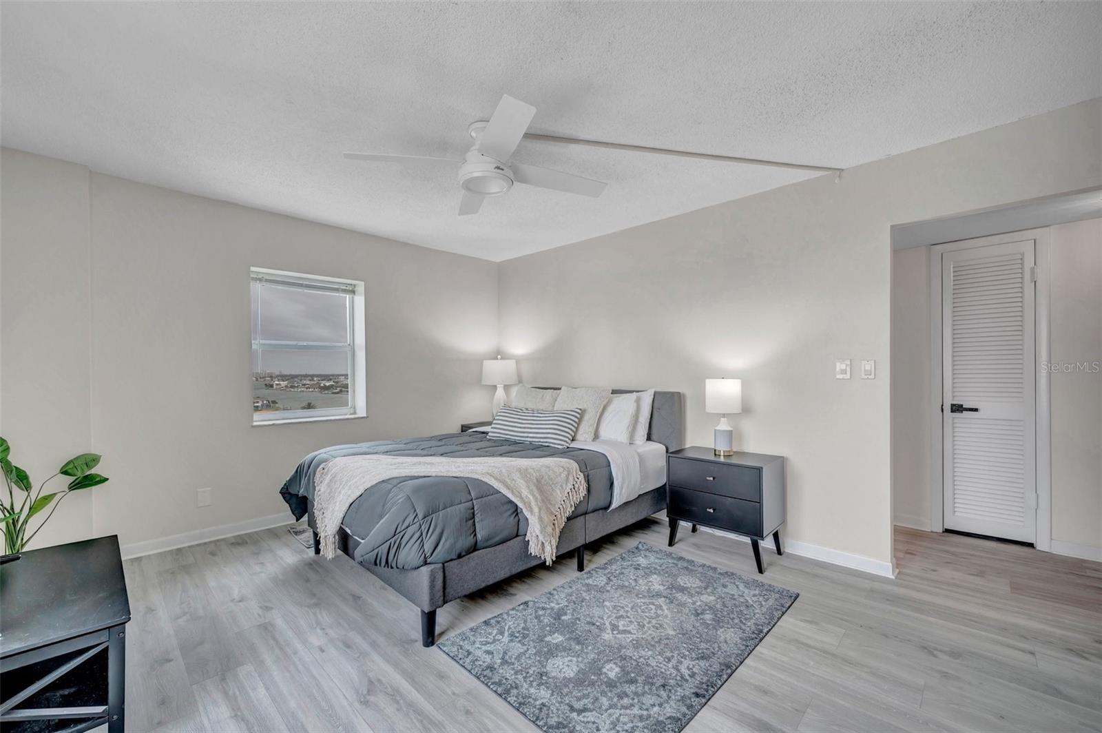 Image 21 of 51 For 400 64th Avenue 907 W