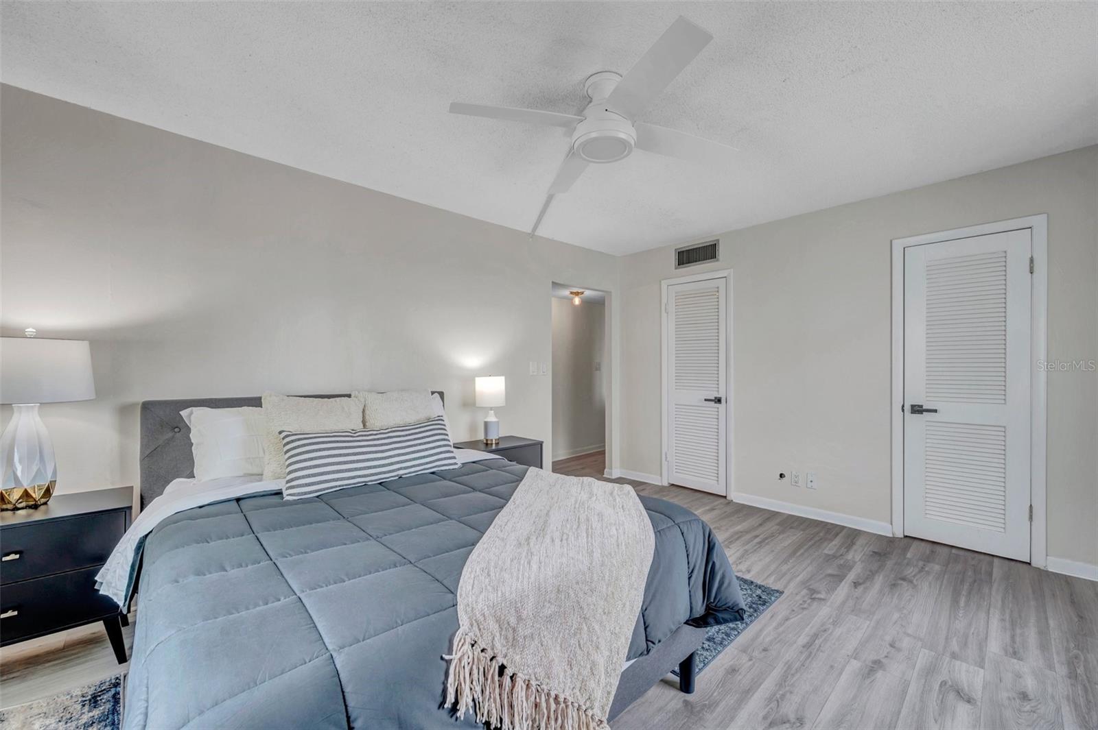 Image 22 of 51 For 400 64th Avenue 907 W