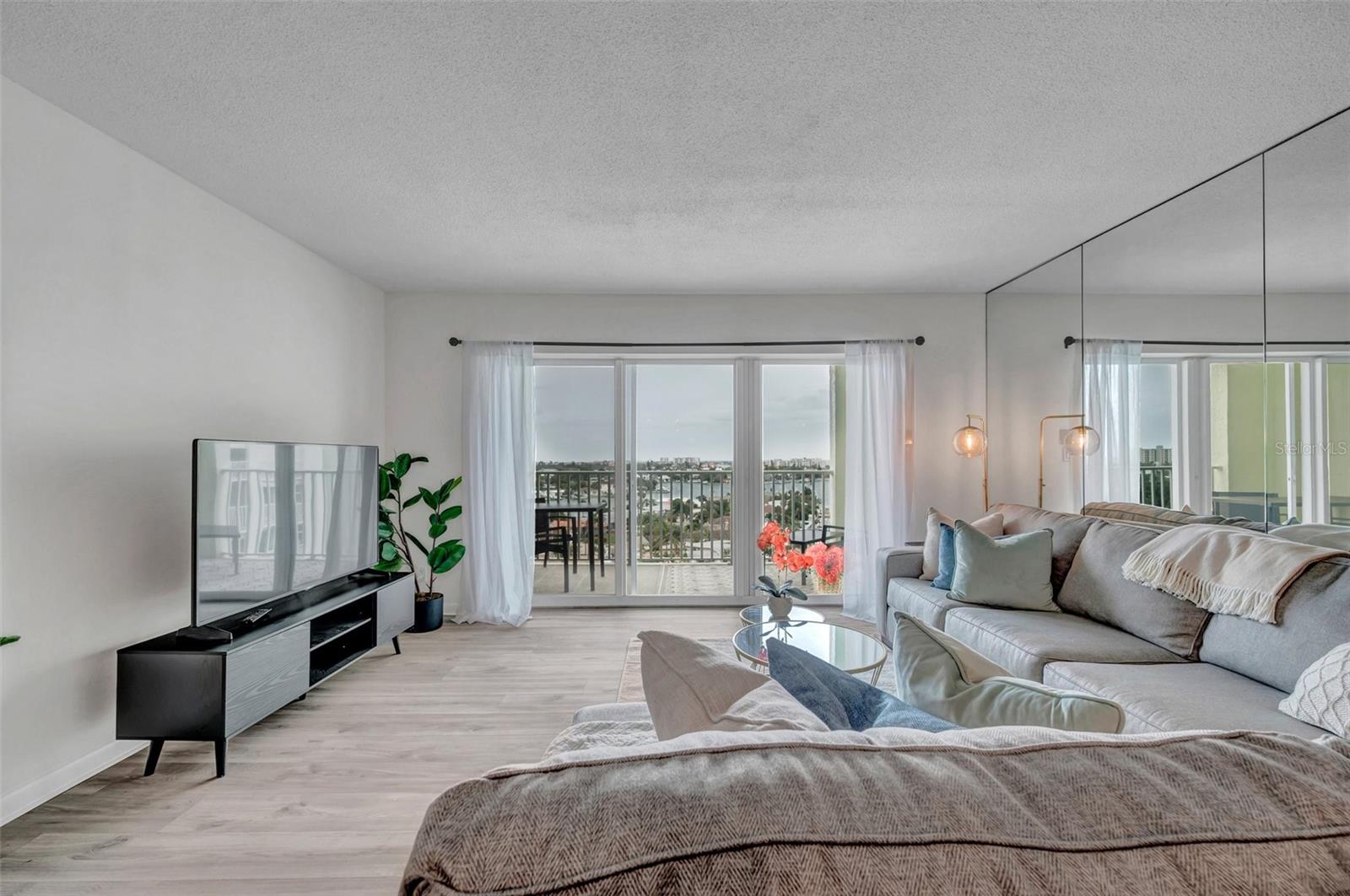 Image 3 of 51 For 400 64th Avenue 907 W