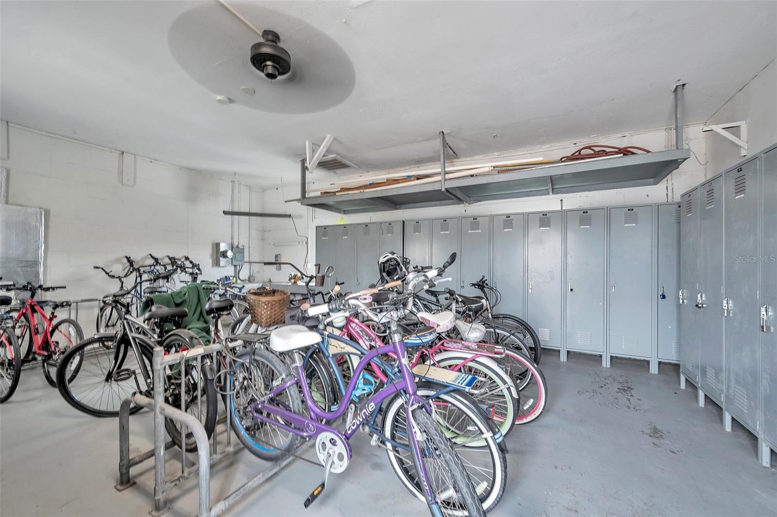 Image 39 of 51 For 400 64th Avenue 907 W