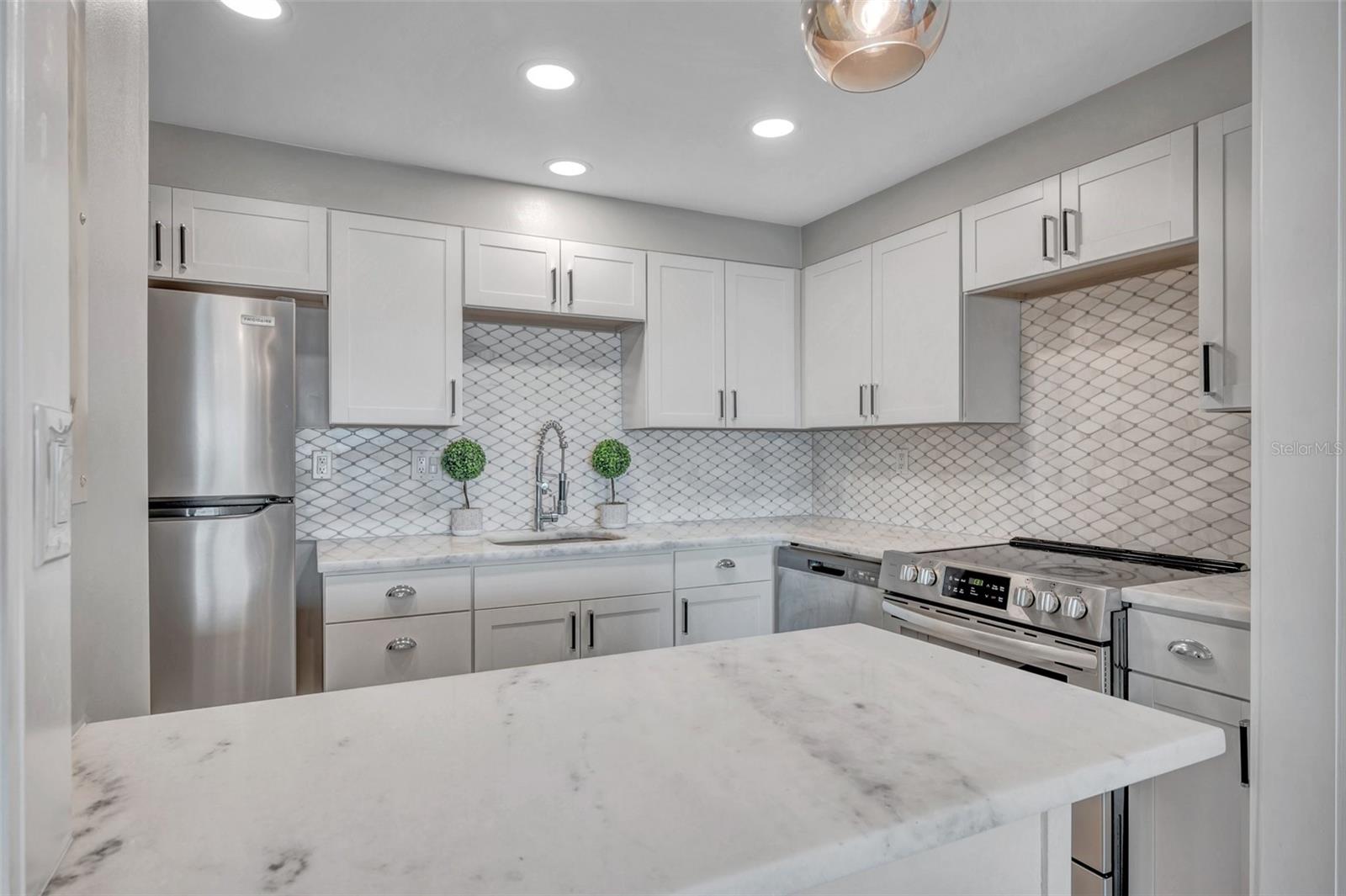 Image 6 of 51 For 400 64th Avenue 907 W
