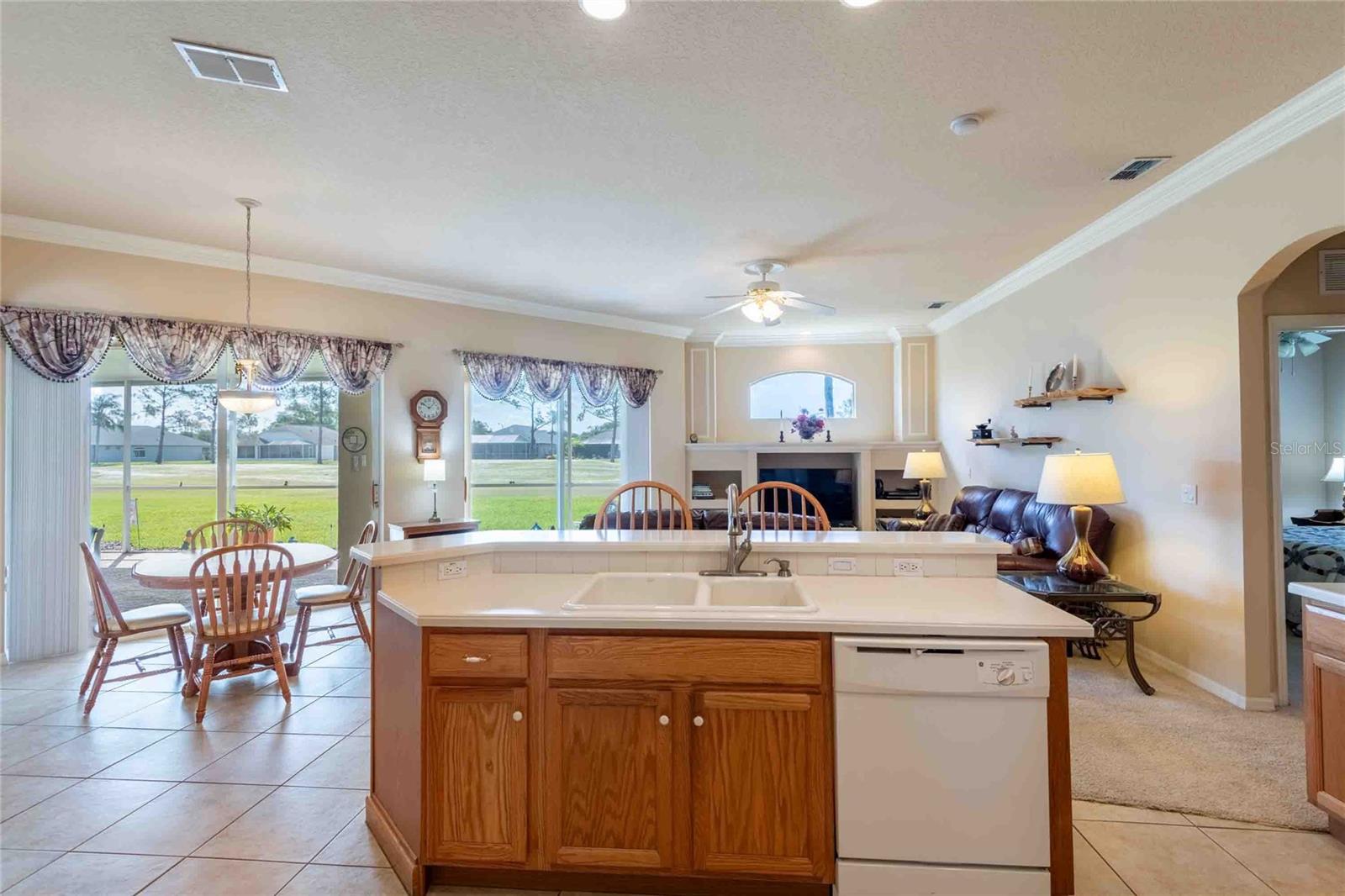 Listing photo id 9 for 7425 Melogold Circle