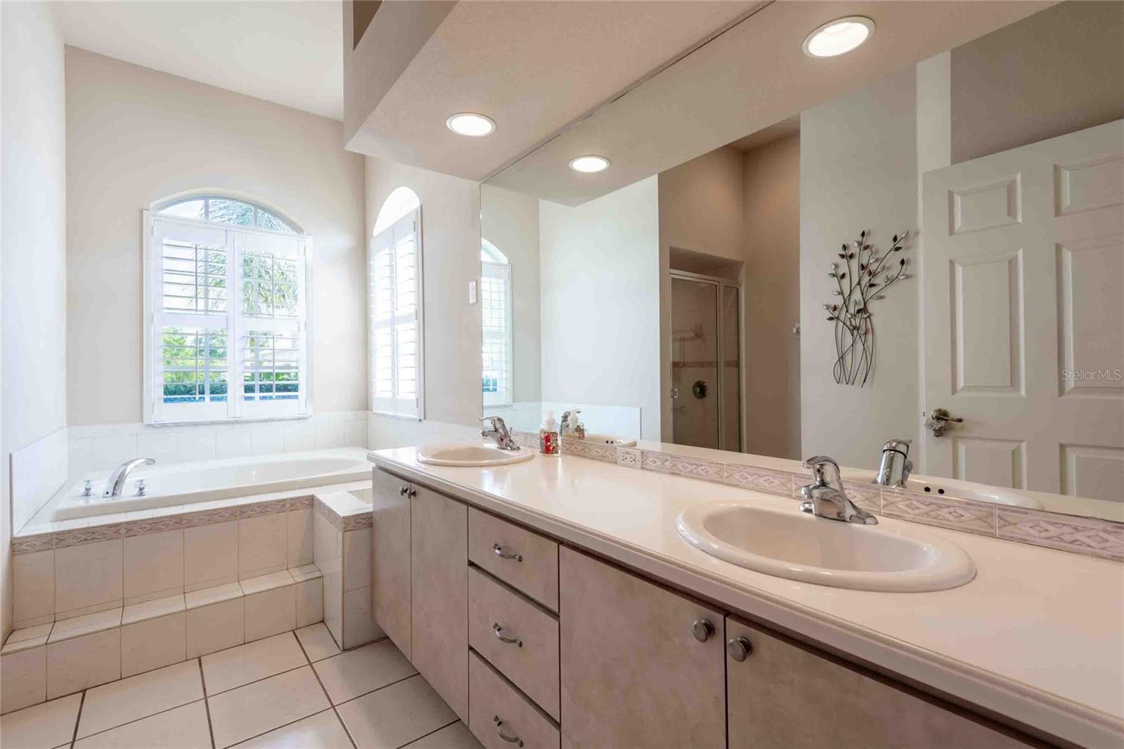 Listing photo id 29 for 7425 Melogold Circle