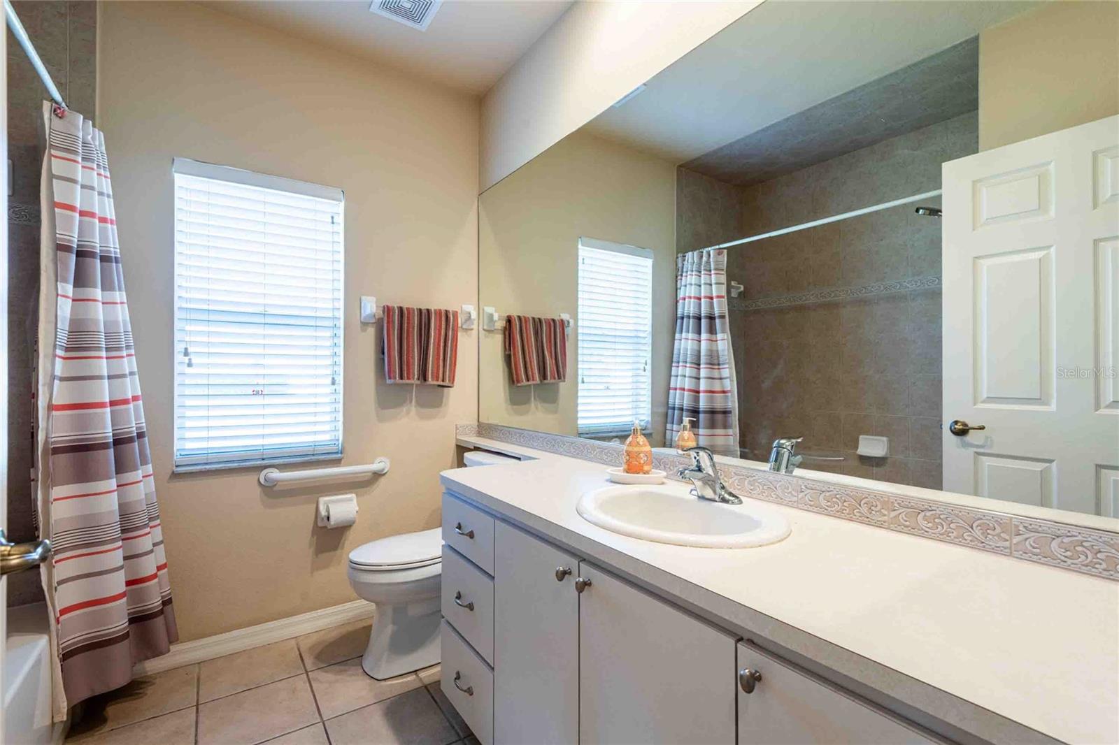 Listing photo id 31 for 7425 Melogold Circle