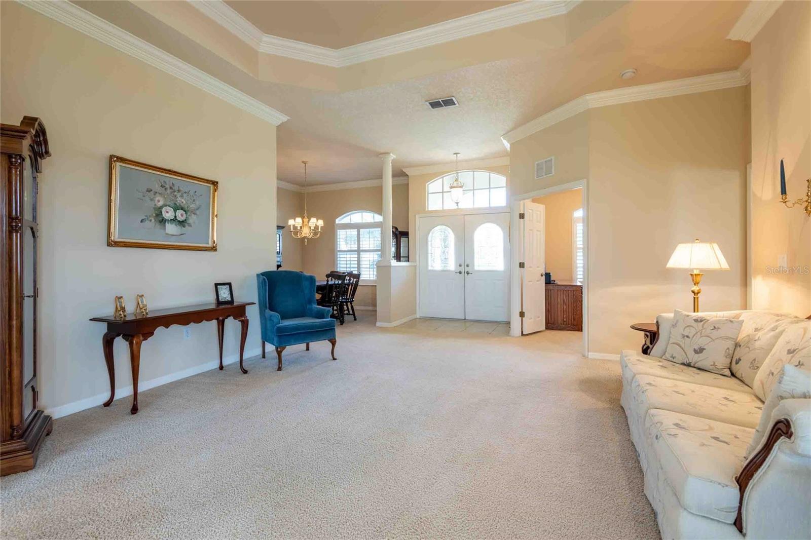 Listing photo id 3 for 7425 Melogold Circle