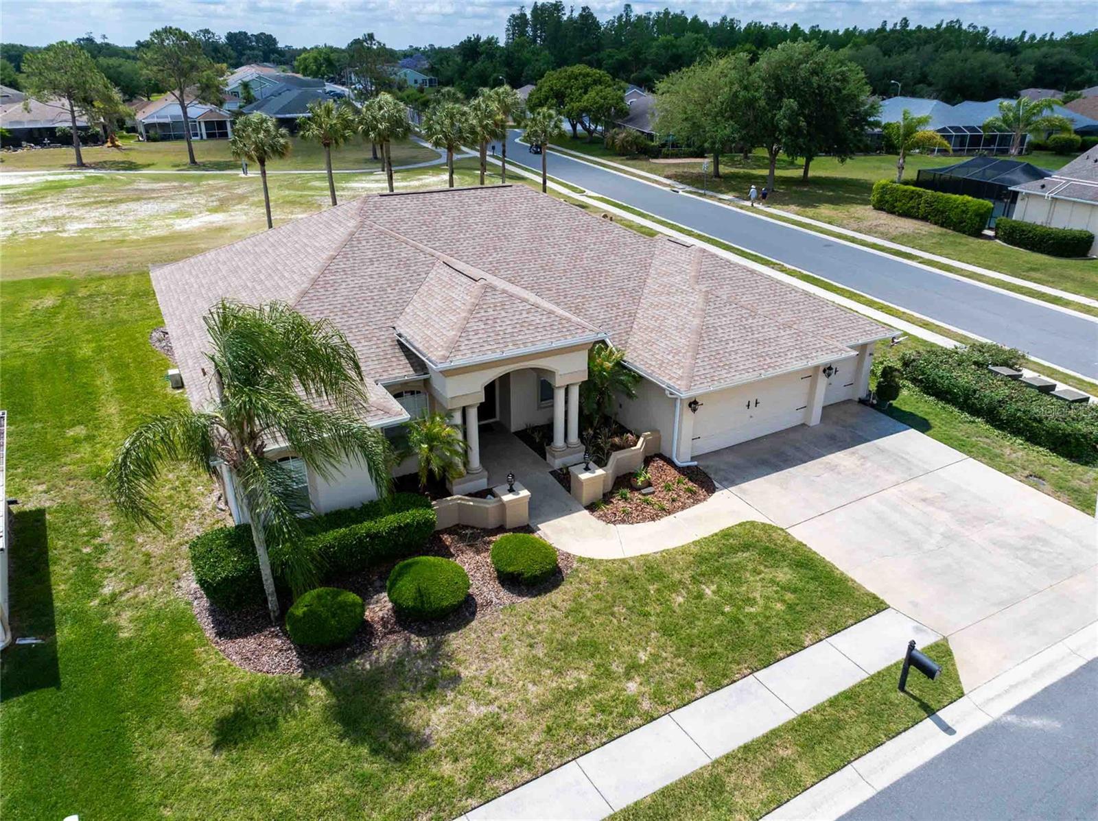 Listing photo id 48 for 7425 Melogold Circle
