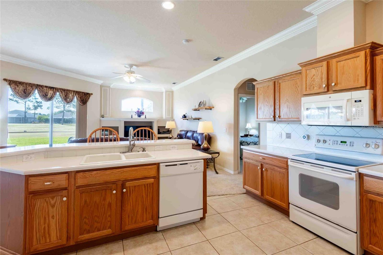 Listing photo id 5 for 7425 Melogold Circle