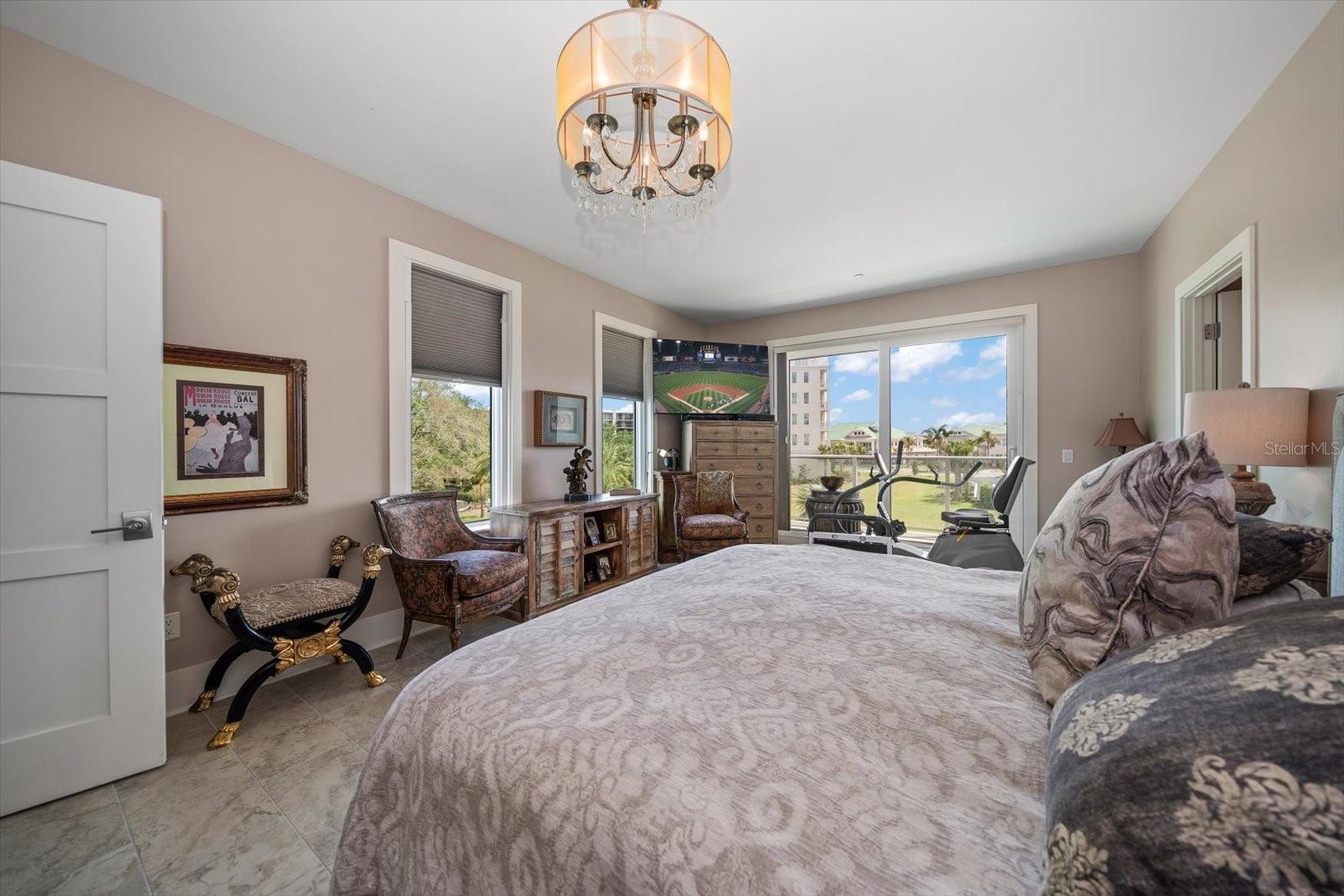 Image 18 of 59 For 145 Belleview Boulevard 201