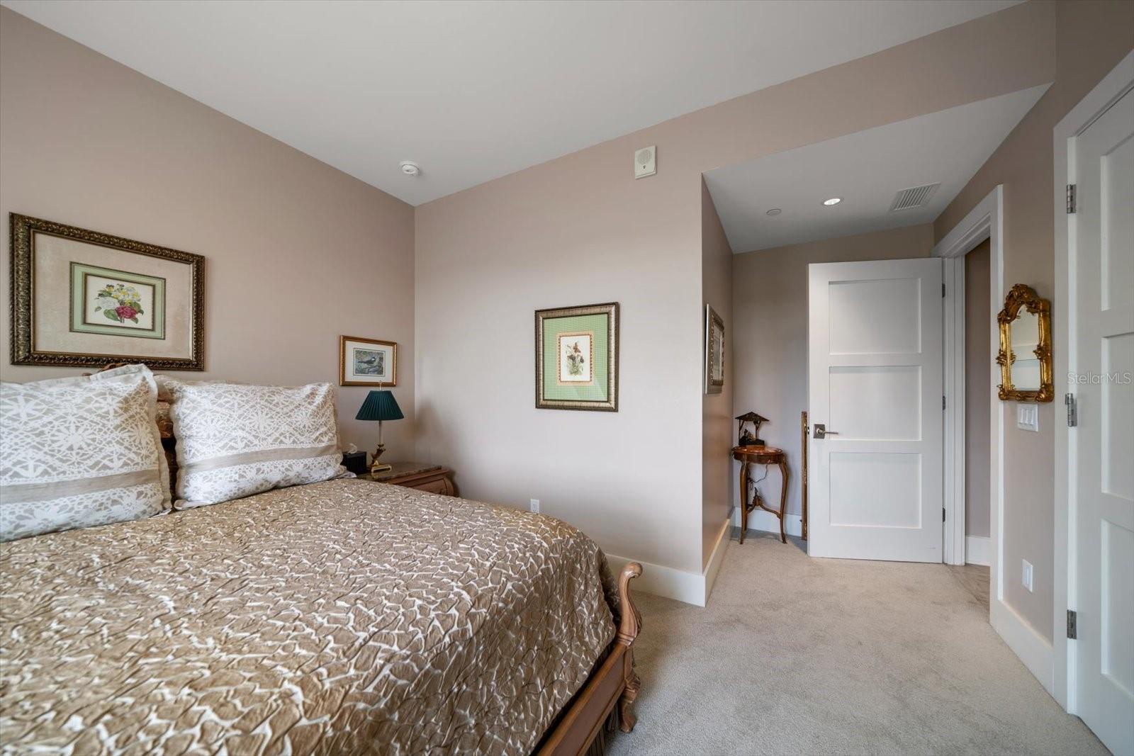 Image 29 of 59 For 145 Belleview Boulevard 201