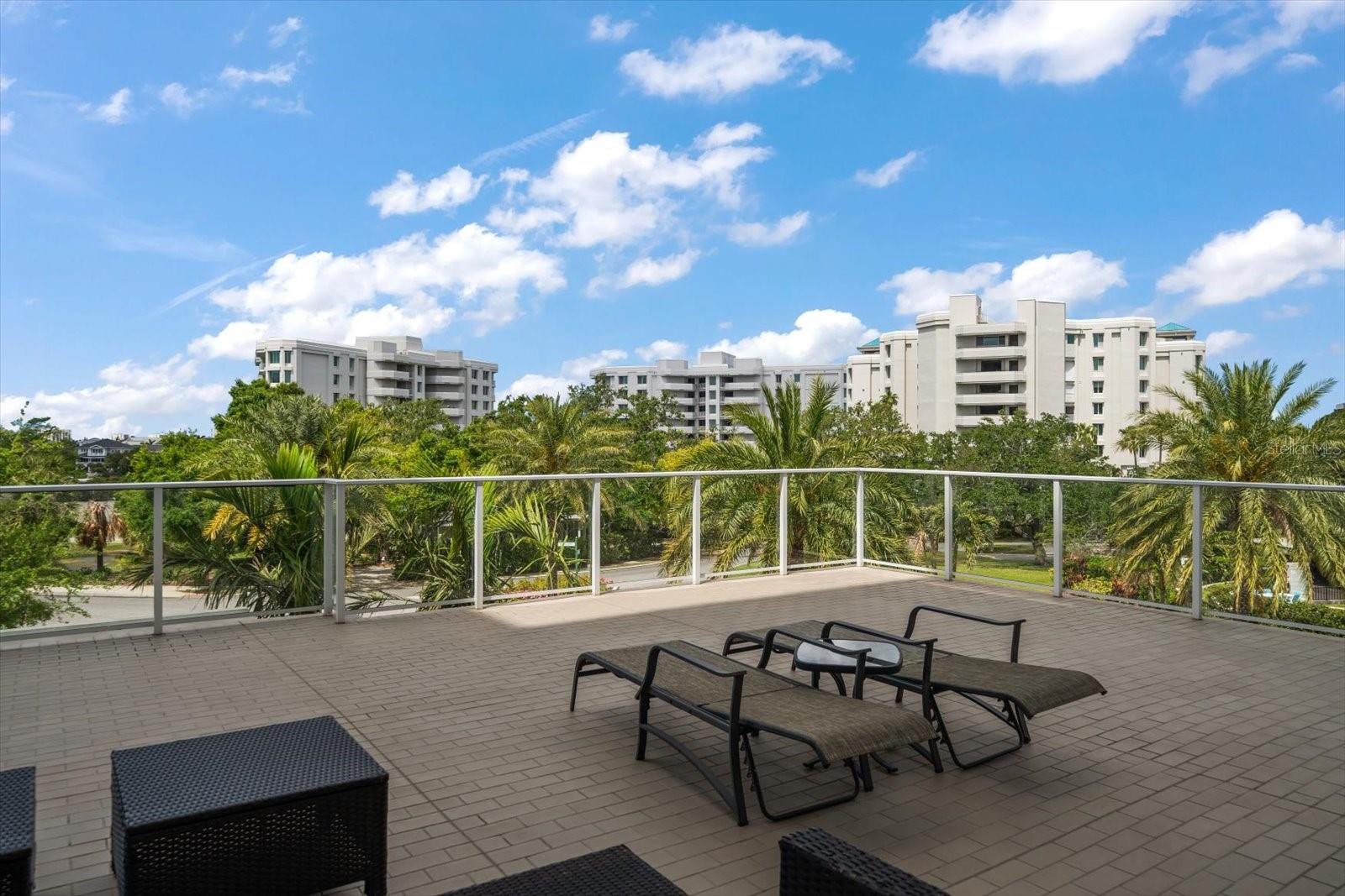 Image 34 of 59 For 145 Belleview Boulevard 201