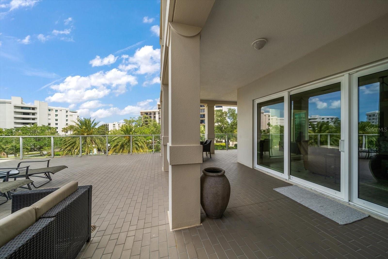 Image 35 of 59 For 145 Belleview Boulevard 201